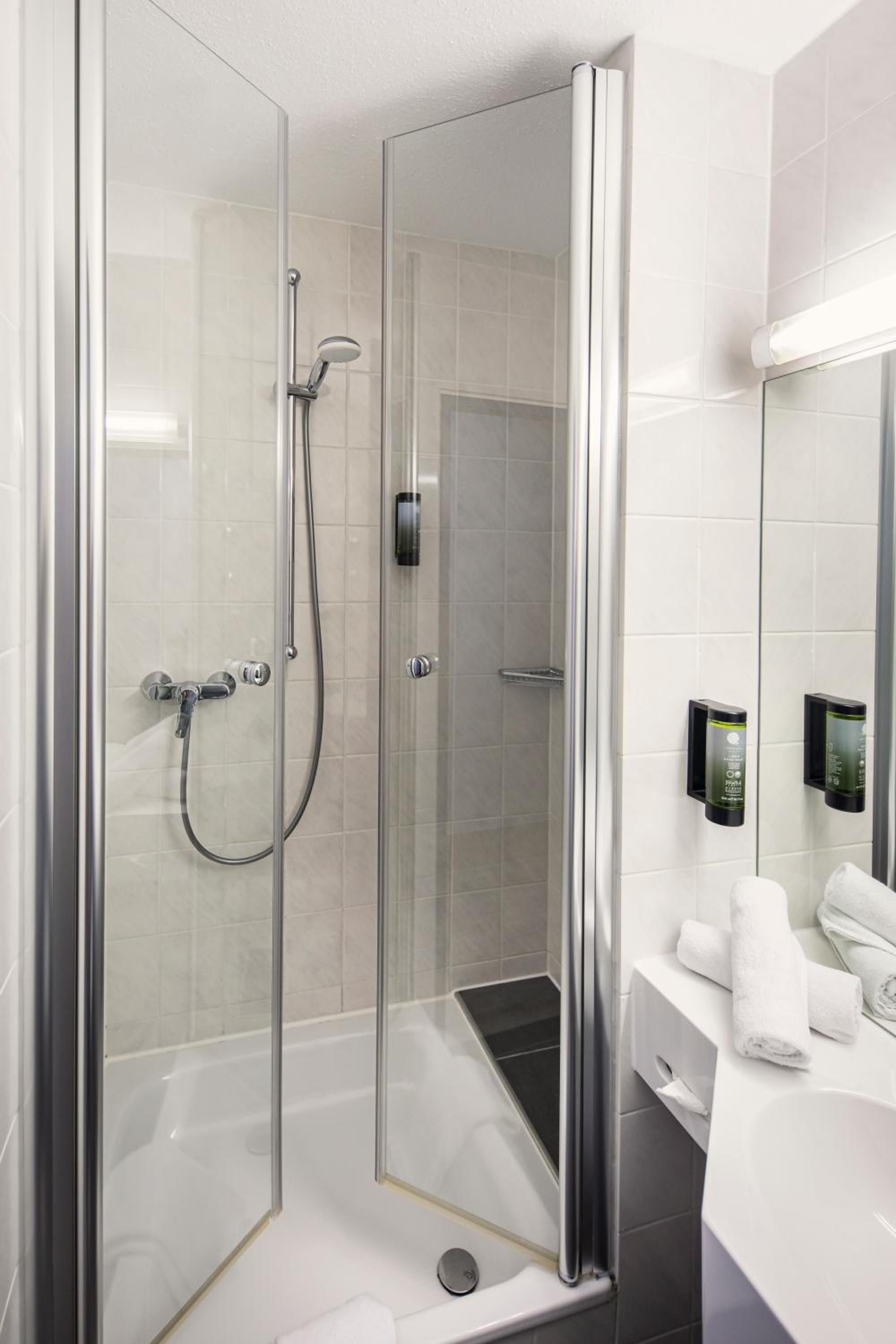 Business Twin Room - Photo 8