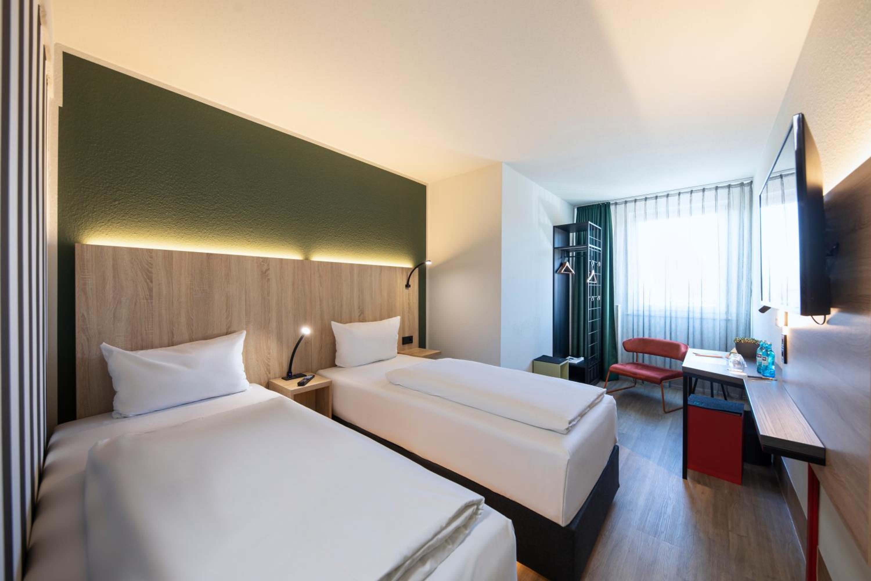 Business Twin Room - Photo 6