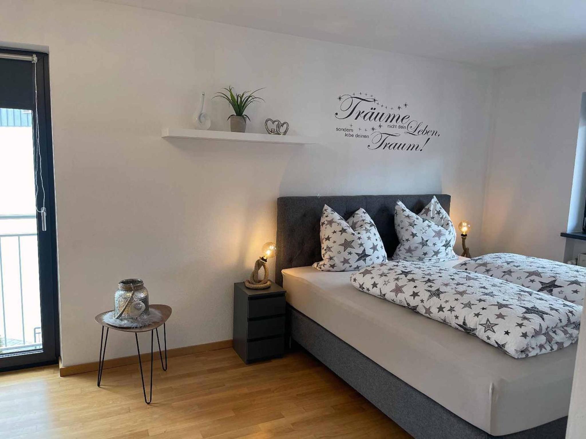 Five-Bedroom House photo 1