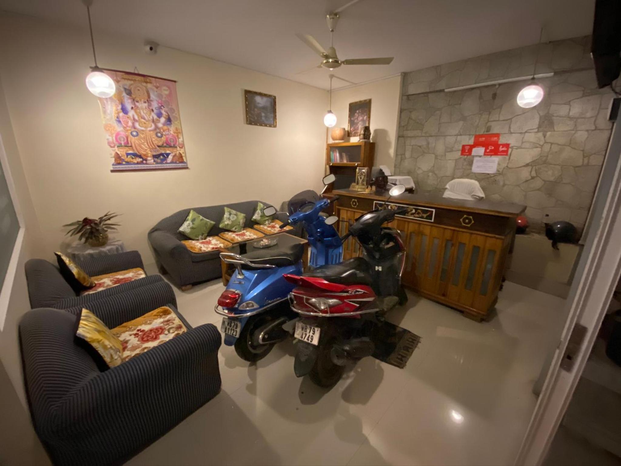 Deluxe Double Room (2 Adults + 1 Child) photo 3