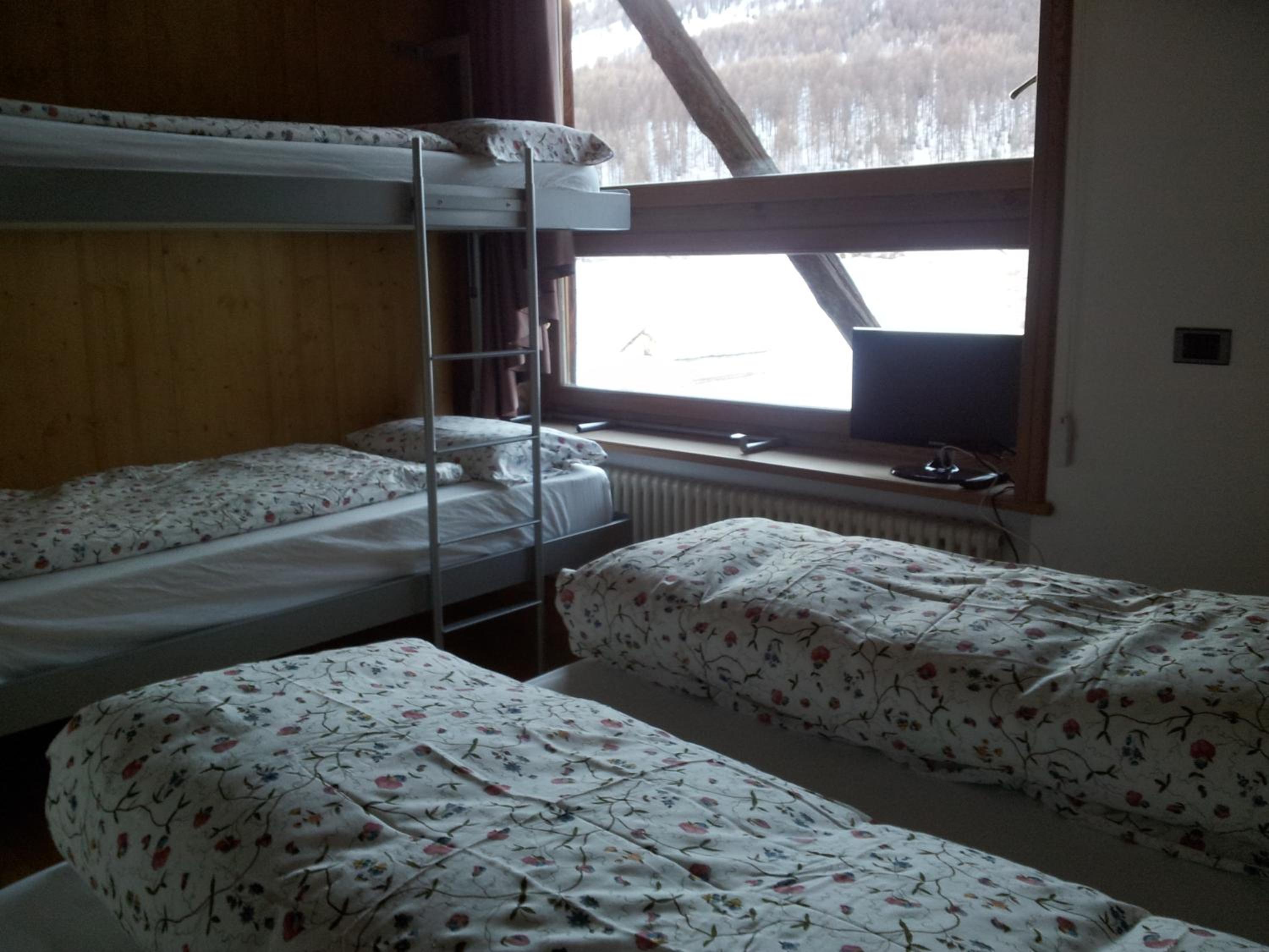 Four-Bedroom Apartment with Spa Bath photo 3
