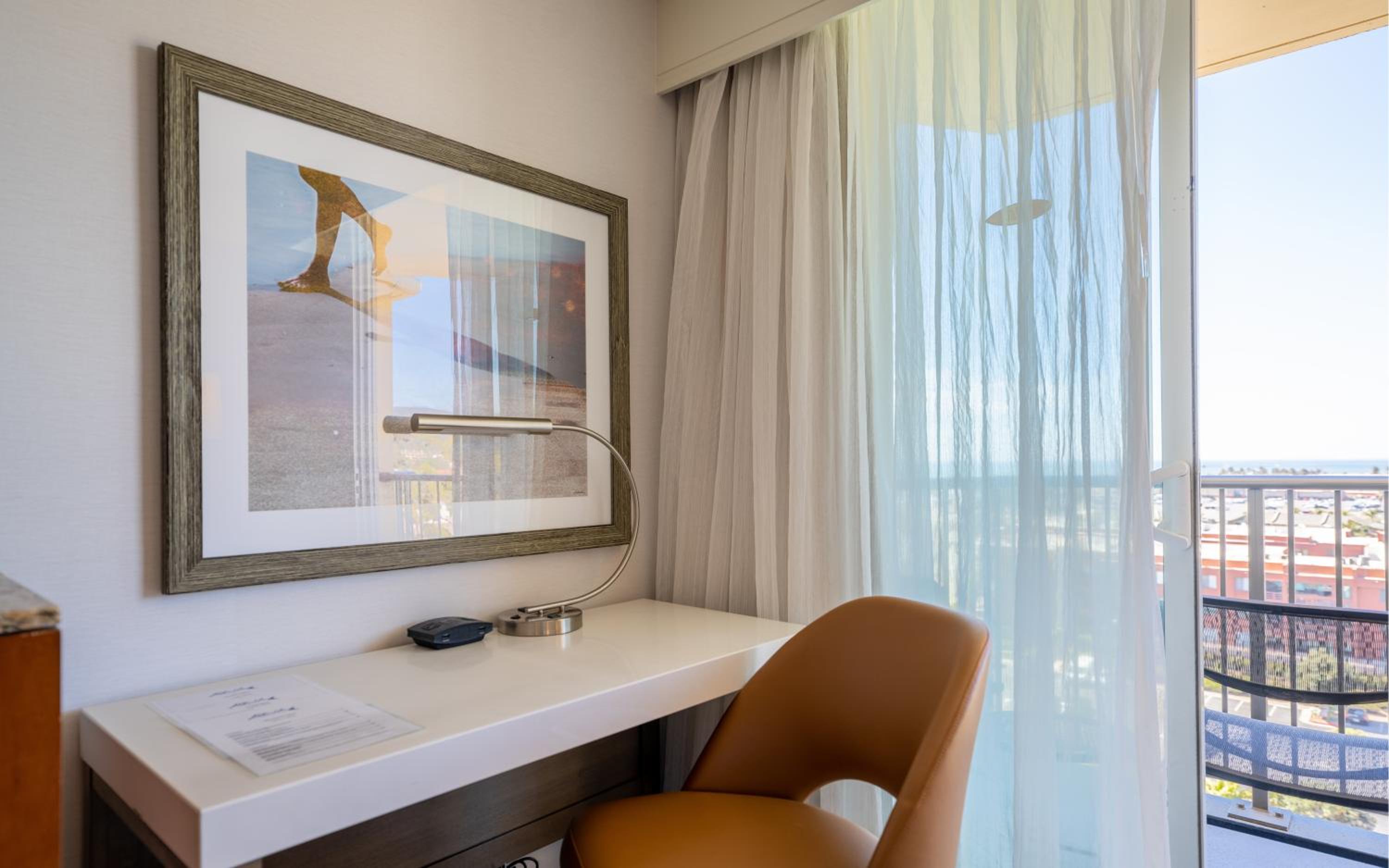 Standard King Room - Photo 5