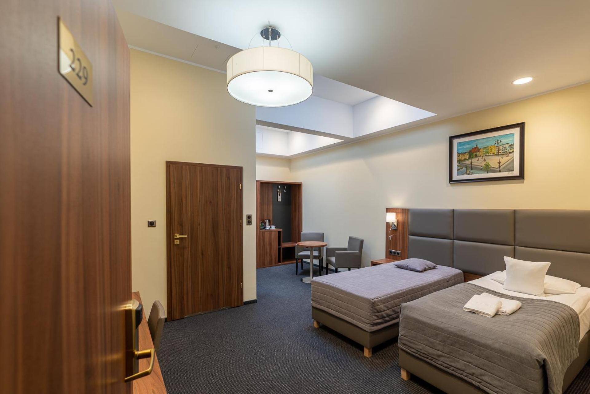 Economy Twin Room photo 3