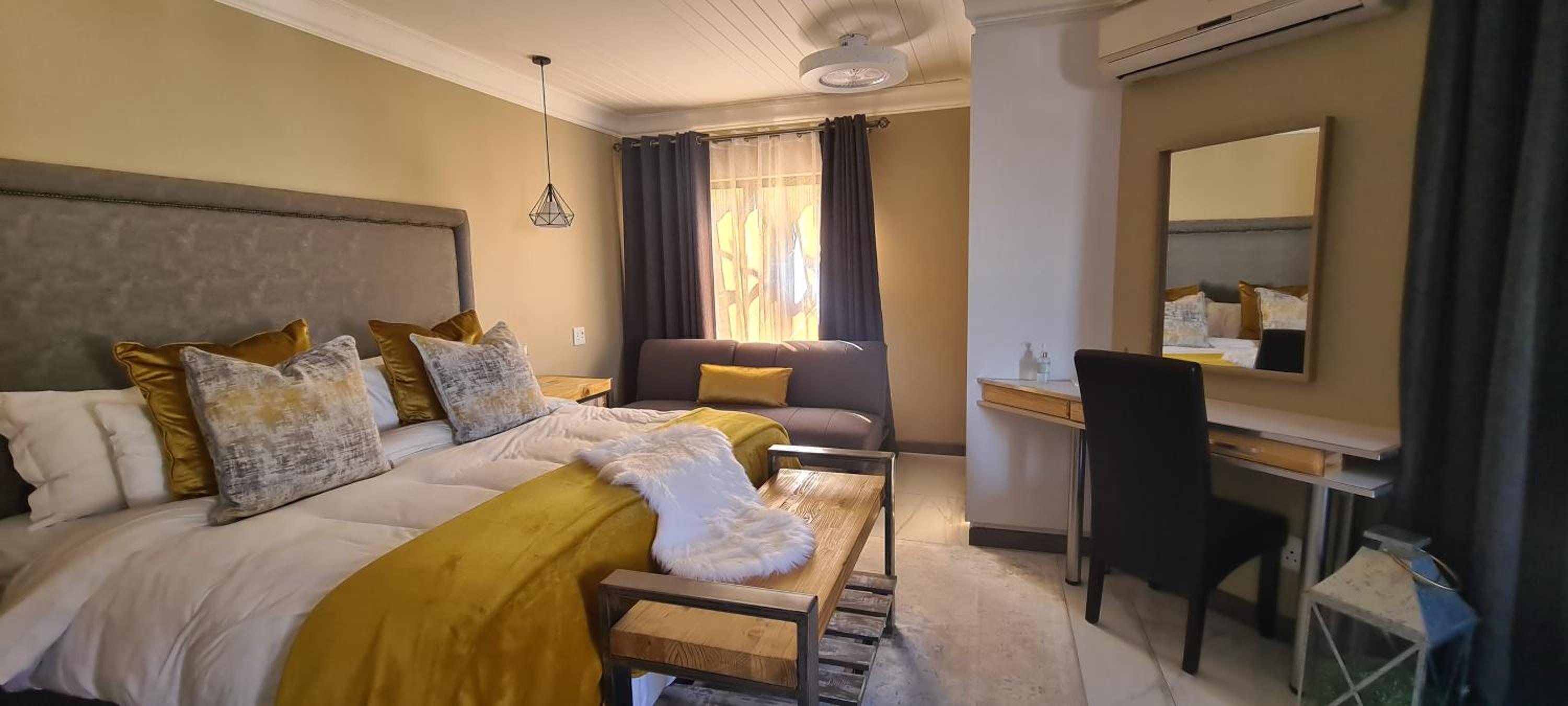 Superior King Room photo 1