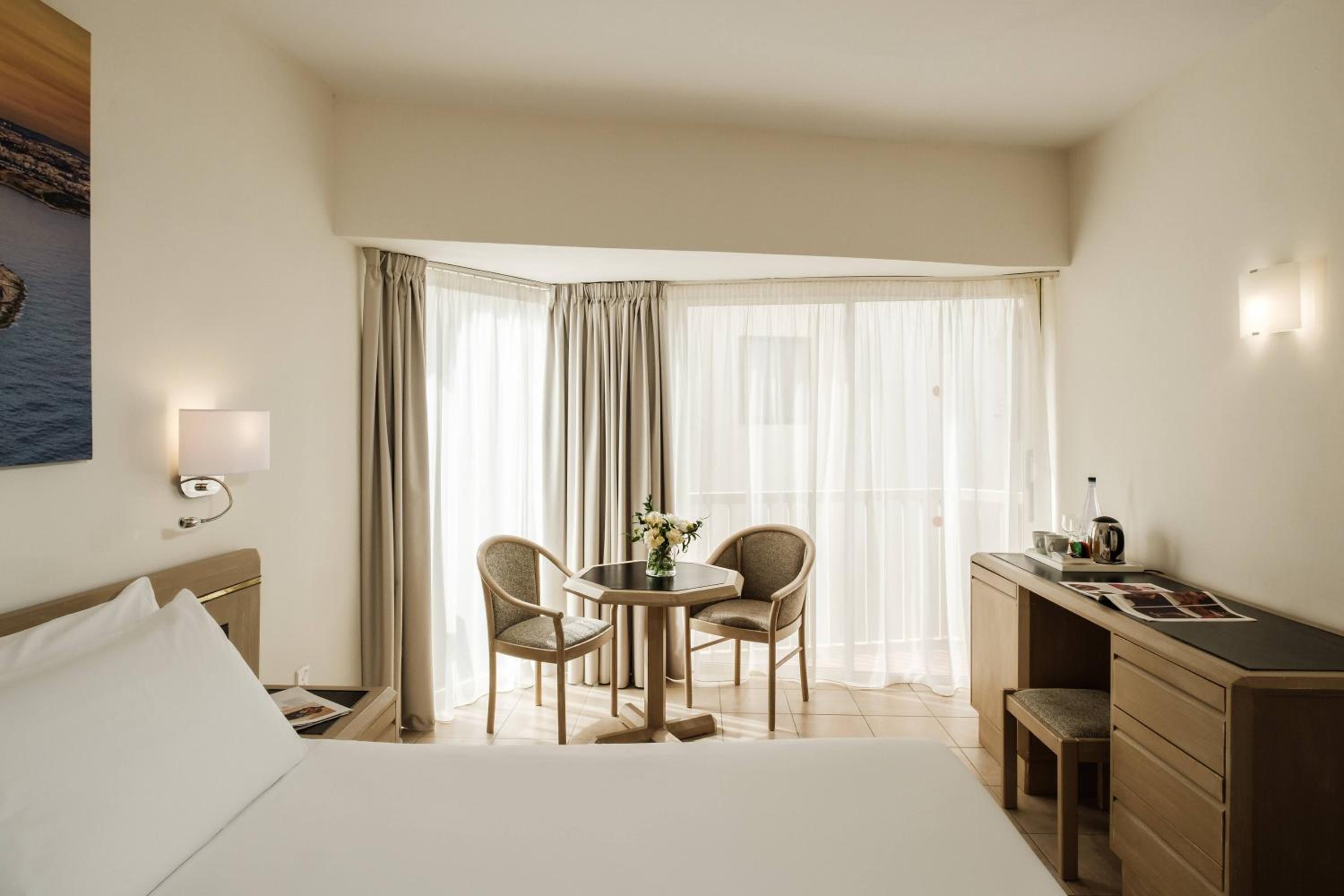 Double or Twin Room with Lateral Sea View