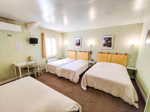 Family Room (2 Adults + 3 Children)