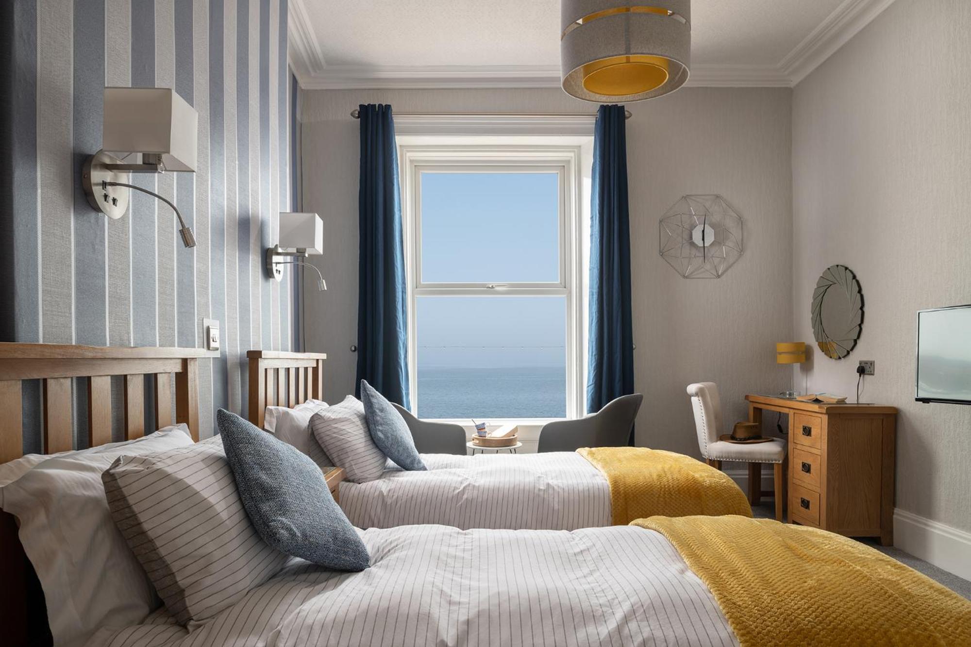 Twin Room with Sea View - Photo 7
