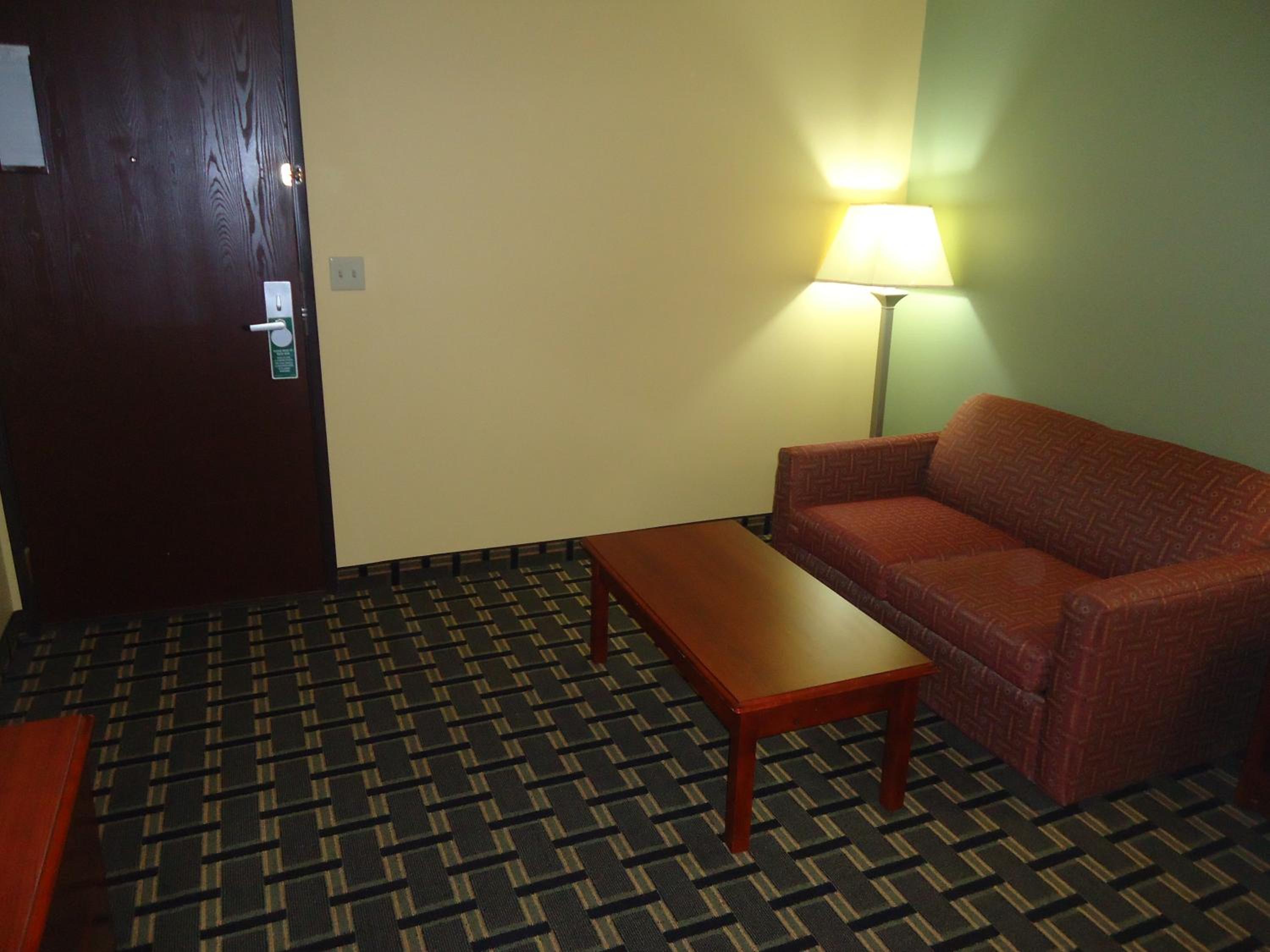 Queen Suite with Sofa Bed - Non-Smoking - Photo 7