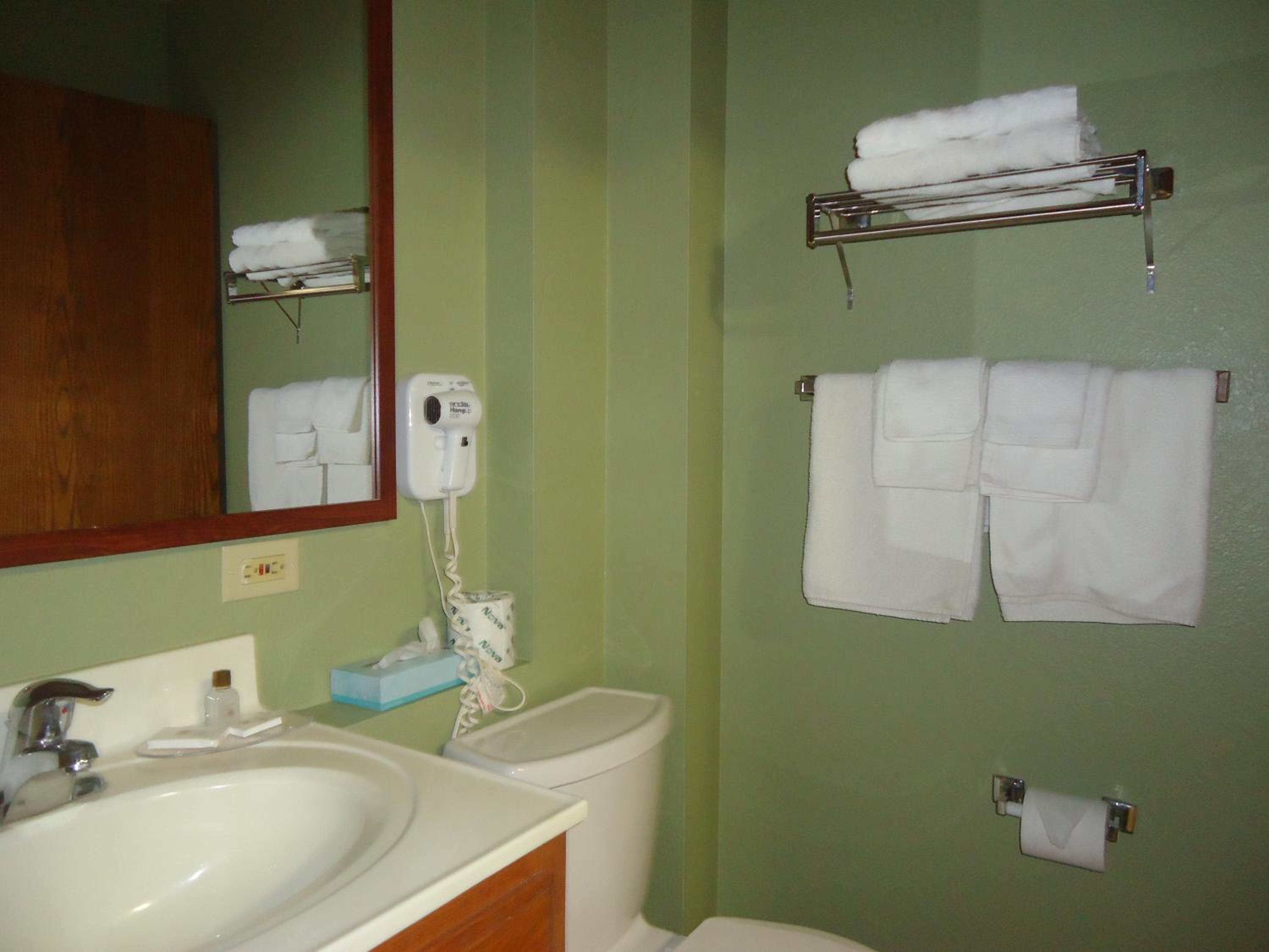 Queen Suite with Sofa Bed - Non-Smoking - Photo 3