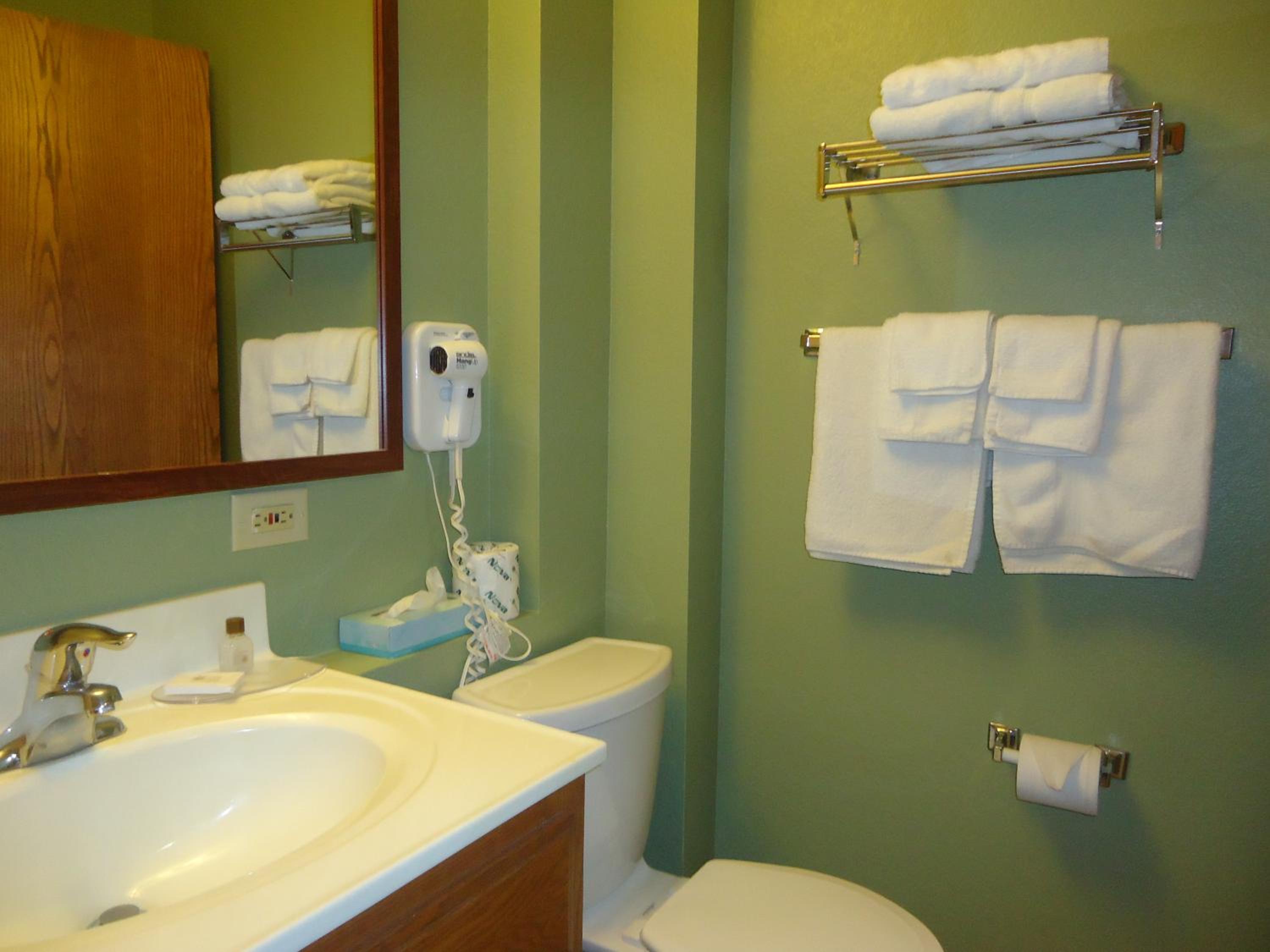 Queen Suite with Sofa Bed - Non-Smoking - Photo 5