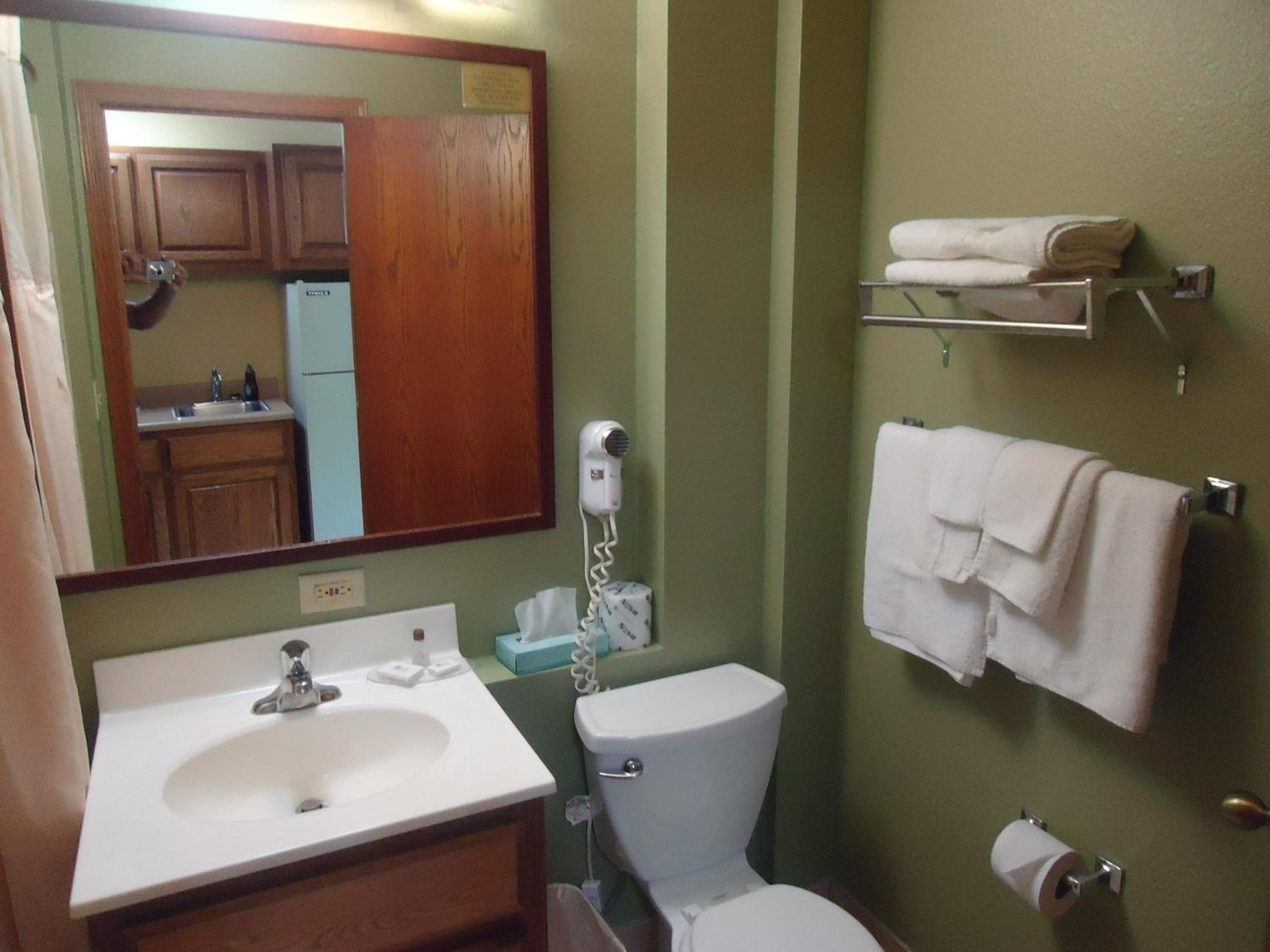 Deluxe Queen Suite - Non-Smoking - Photo 14