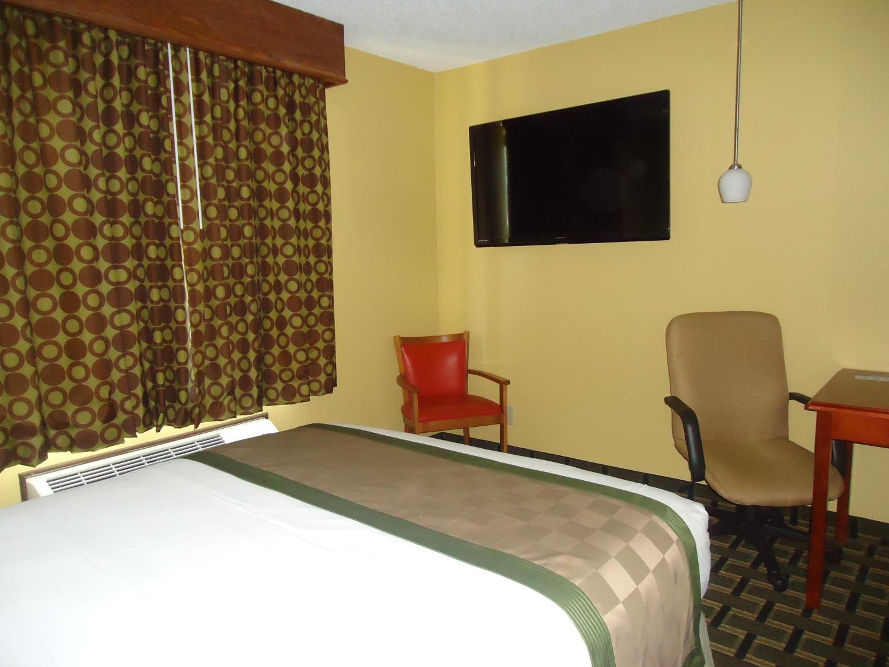 Deluxe Queen Suite - Non-Smoking - Photo 2
