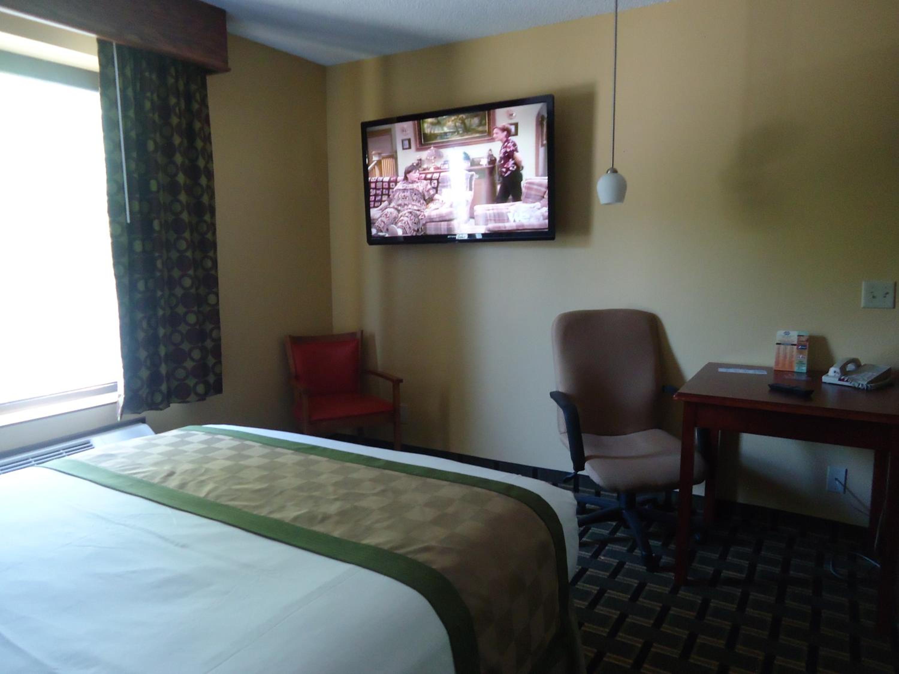 Deluxe Queen Suite - Non-Smoking - Photo 5