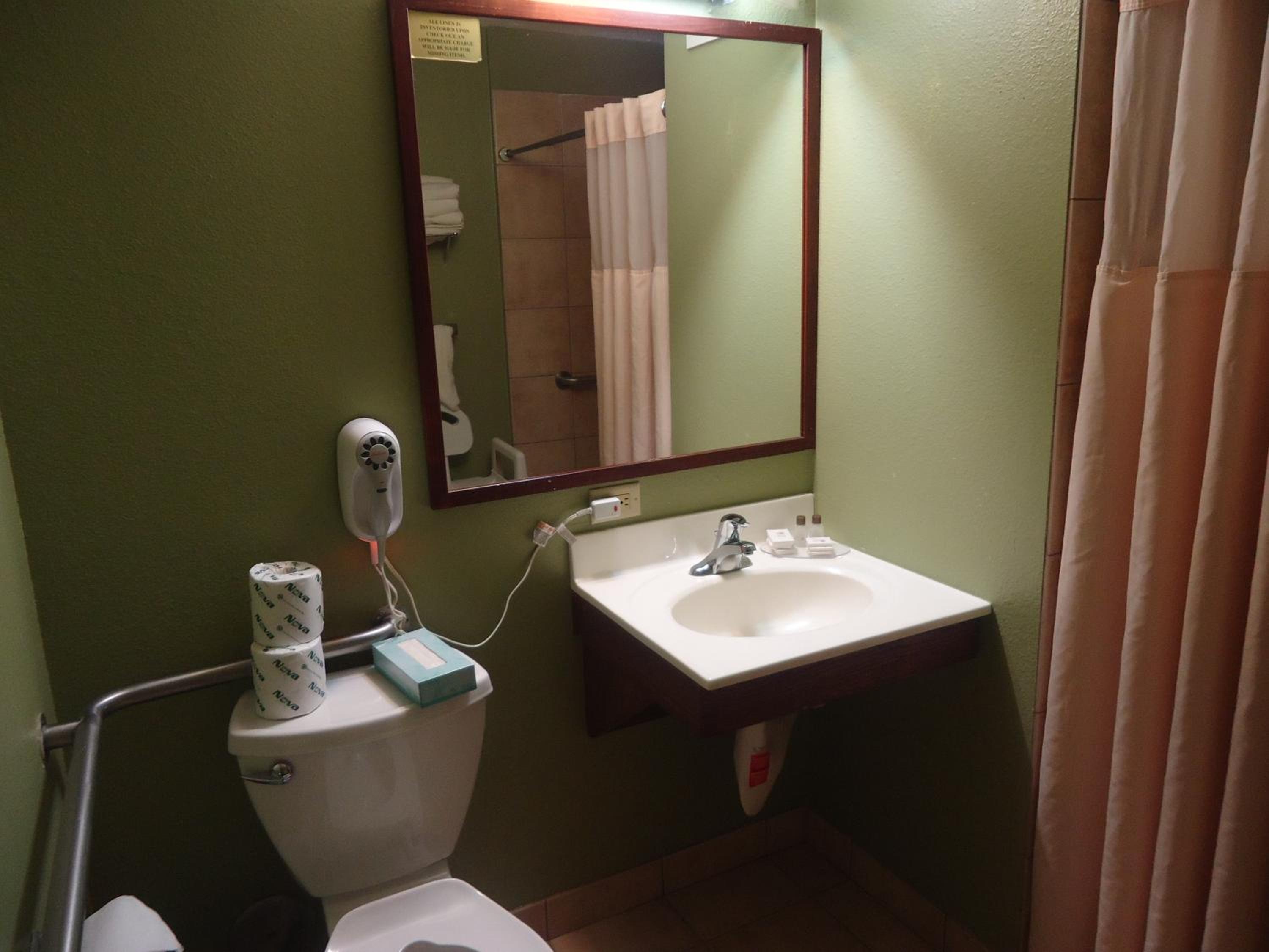 Deluxe Queen Suite - Non-Smoking - Photo 15