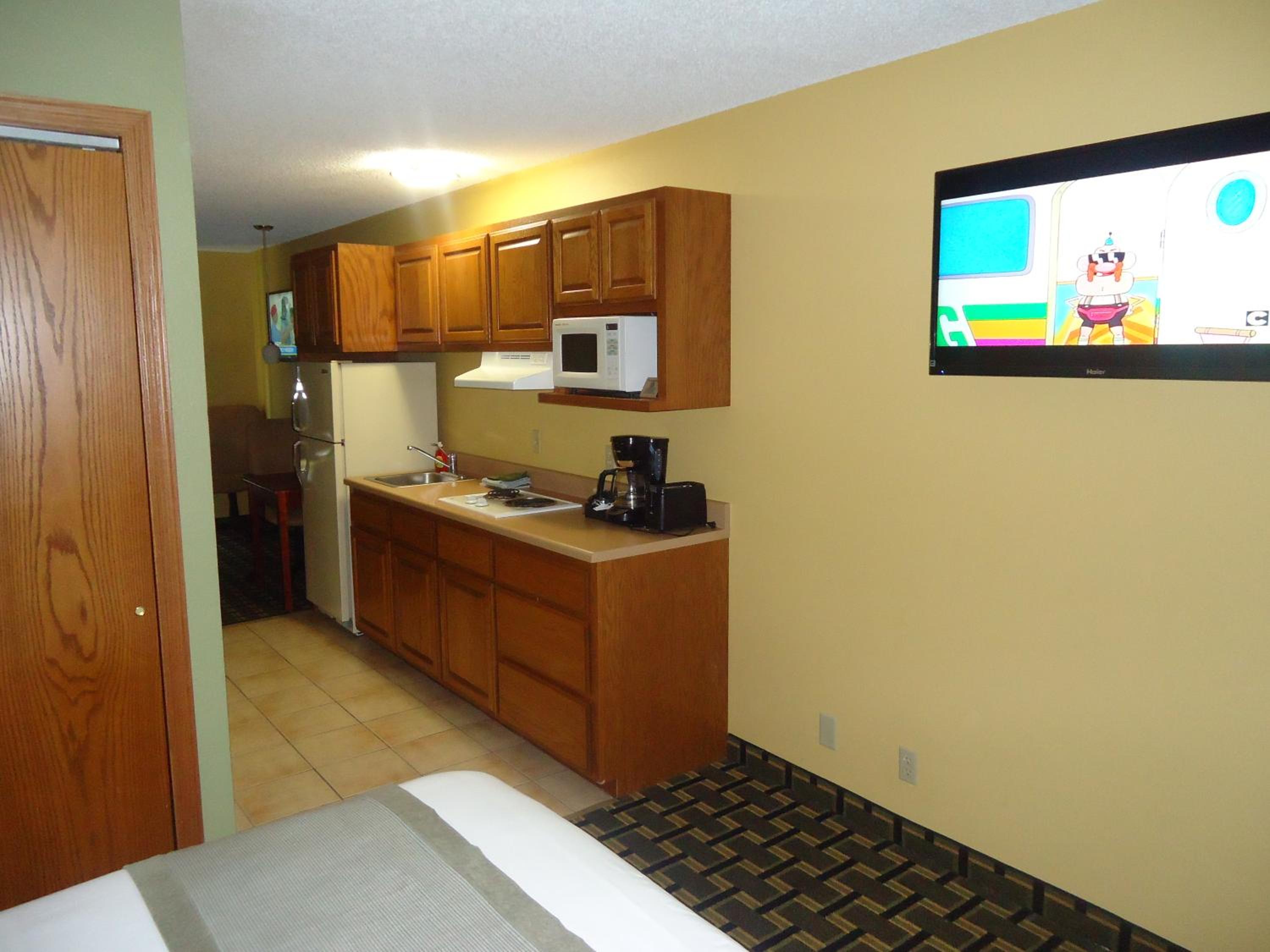 Deluxe Queen Suite - Non-Smoking - Photo 16