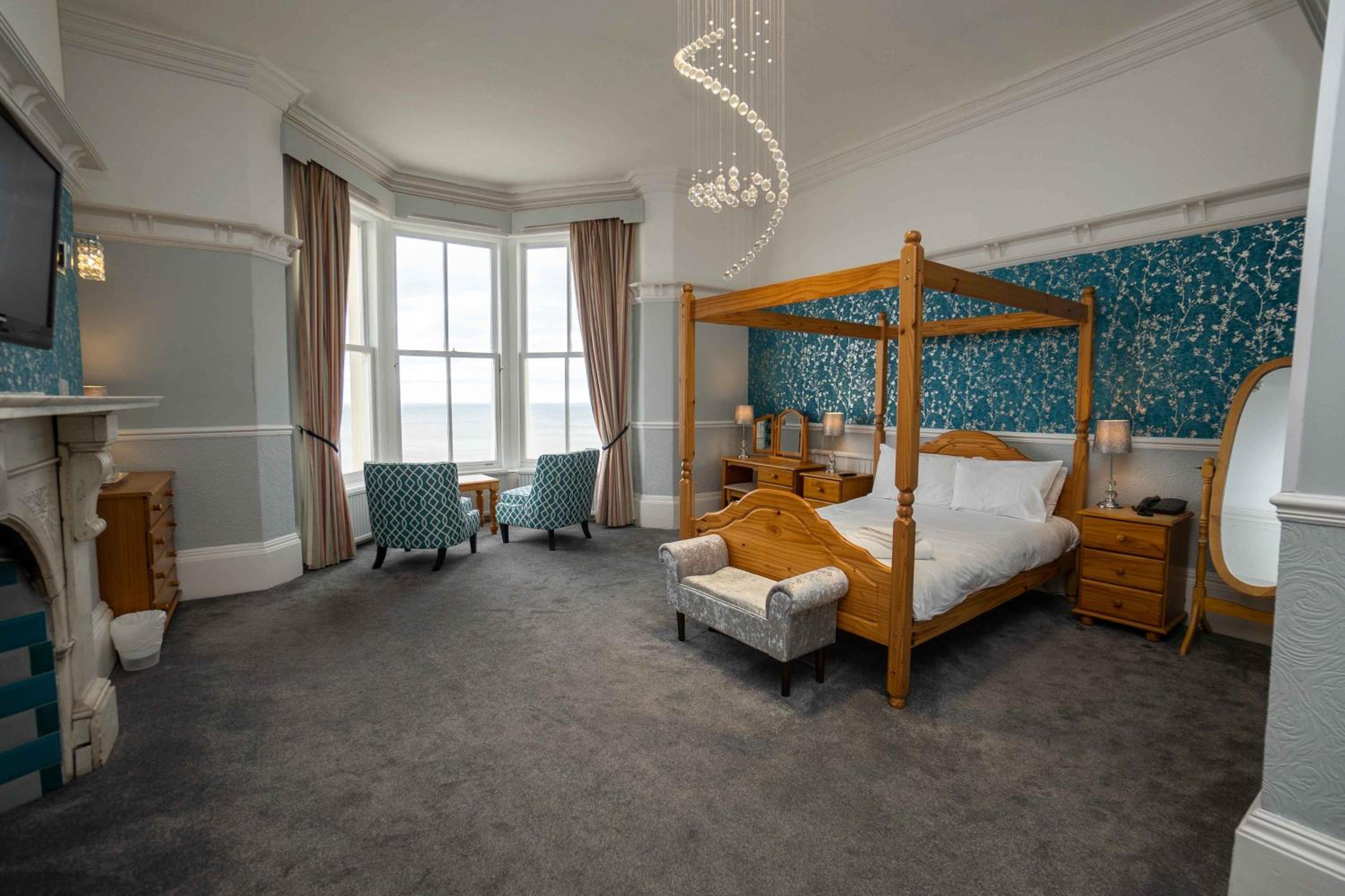 Alicante Suite - Four-Poster Room with Sea View