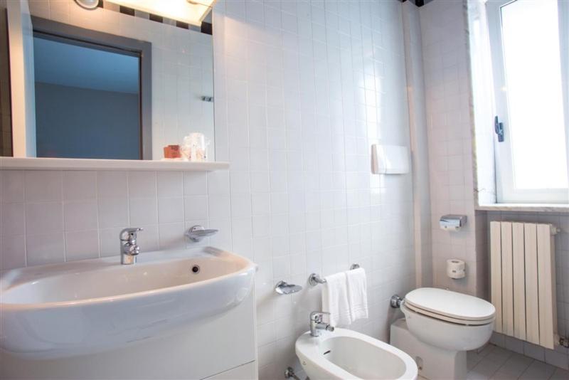 Standard Double or Twin Room - Photo 3