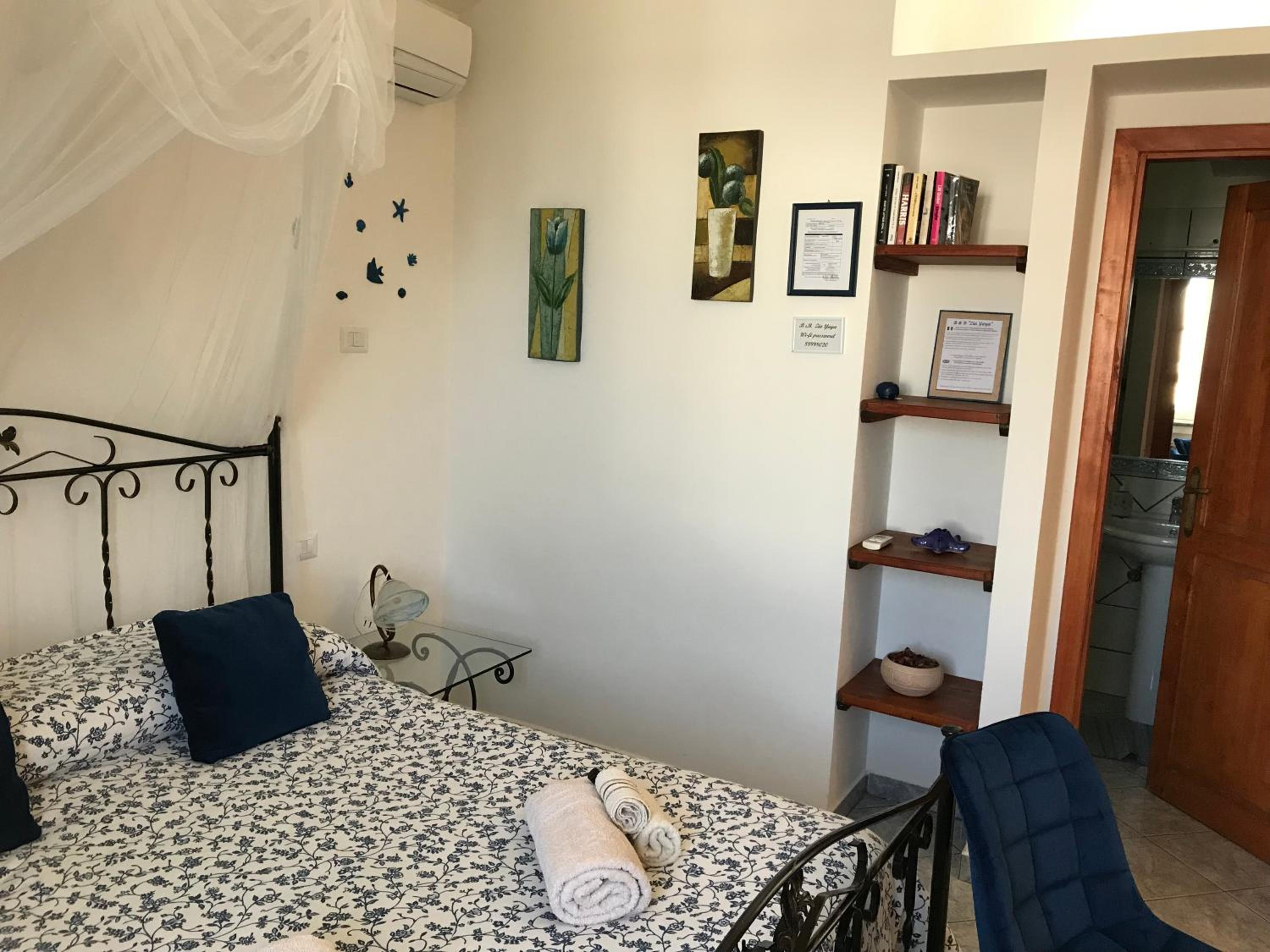 Deluxe Double Room with Side Sea View - Photo 4