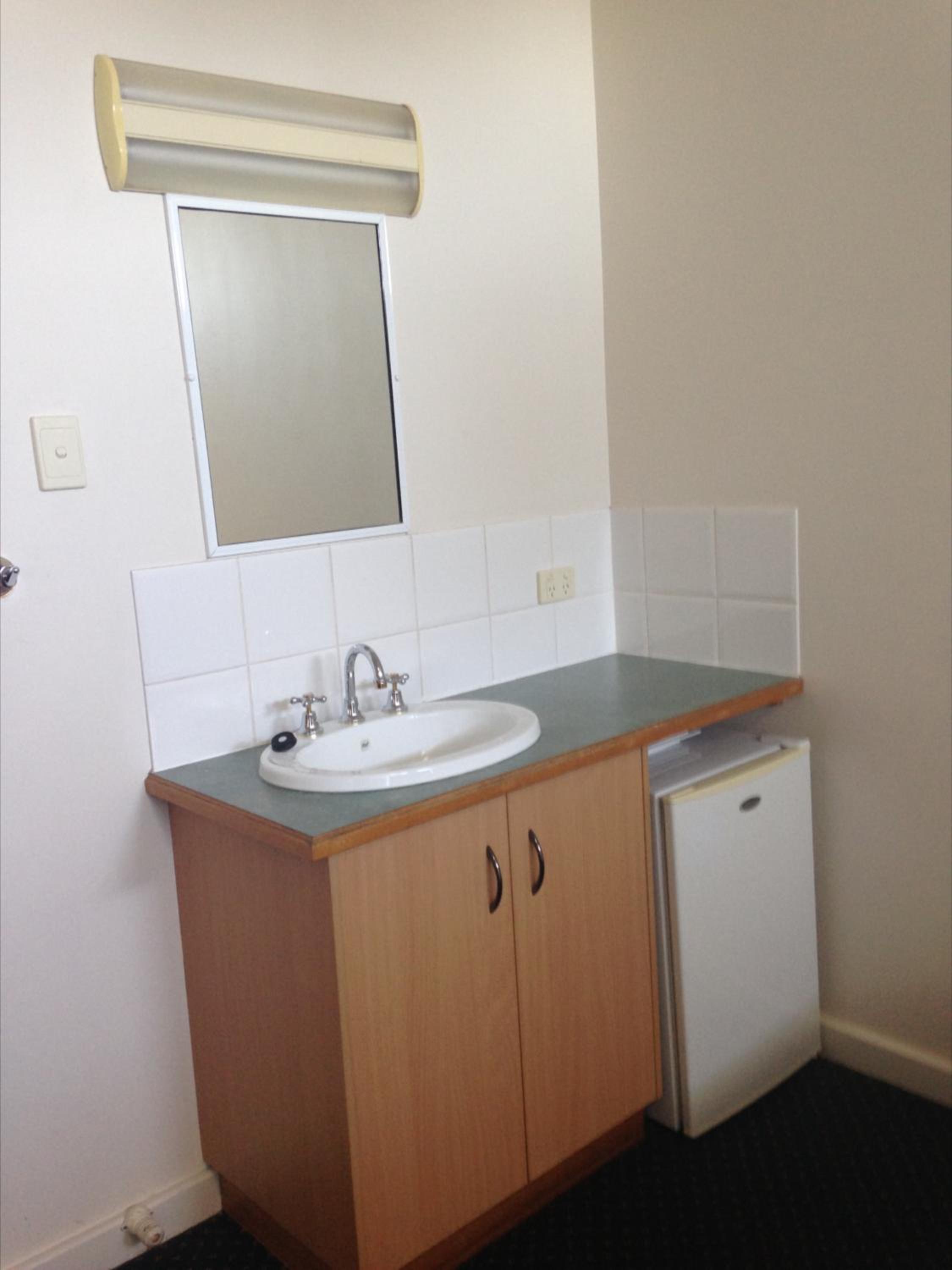 Standard Double Suite with Shared Bathroom photo 2