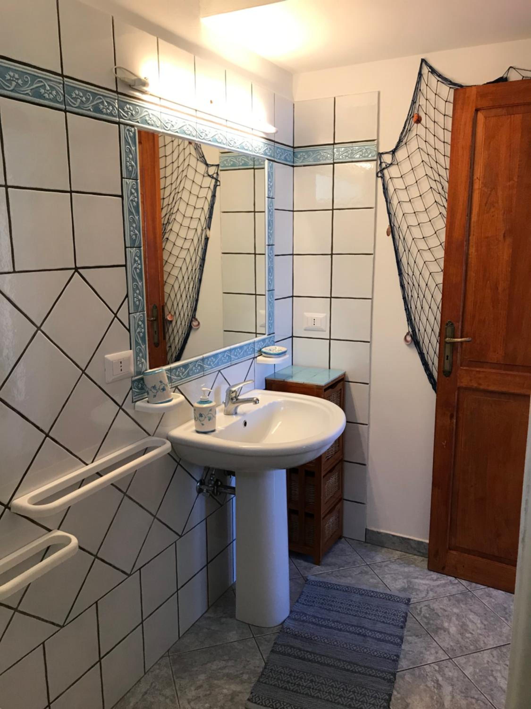 Deluxe Double Room with Side Sea View - Photo 2