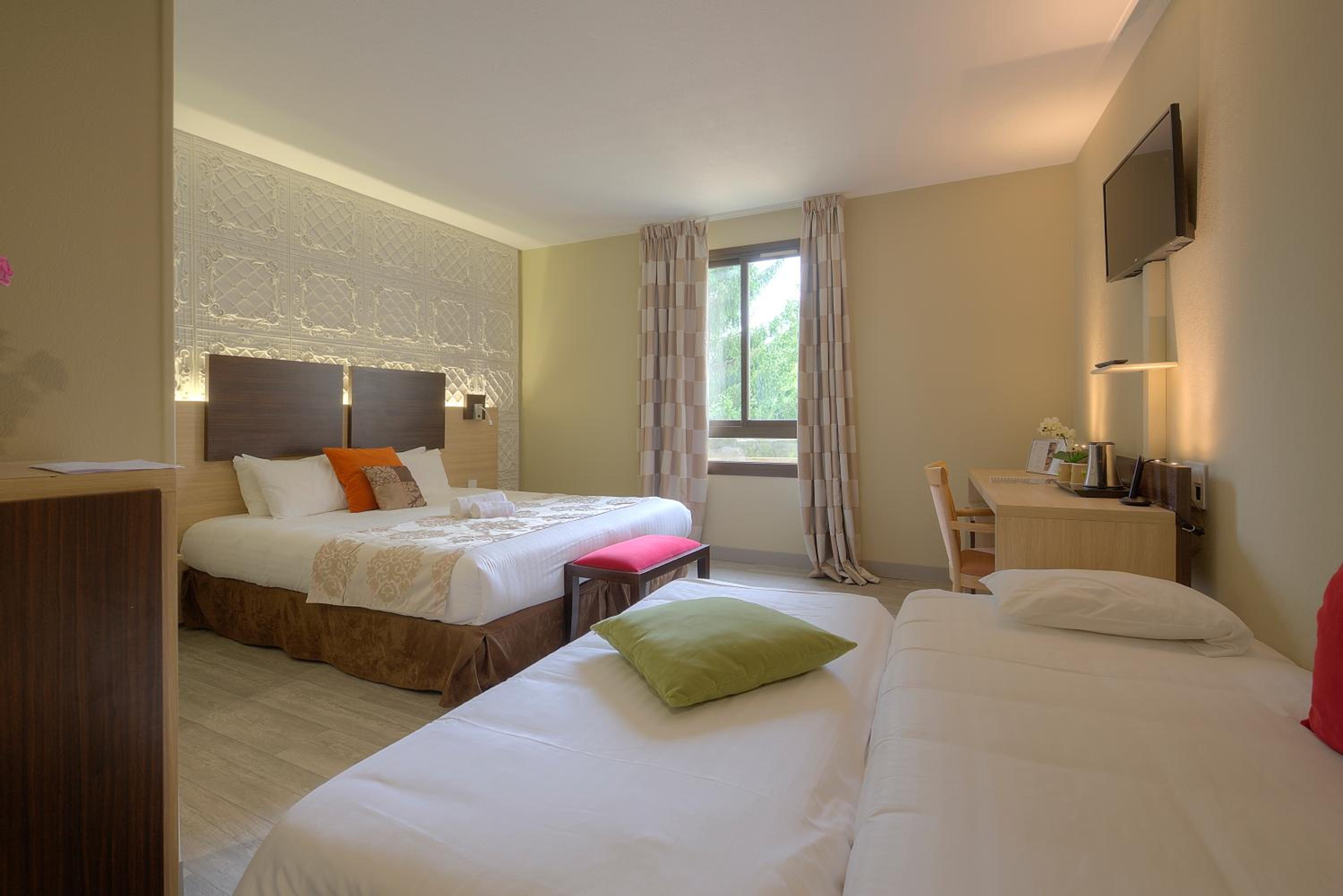 Superior Triple Room photo 3