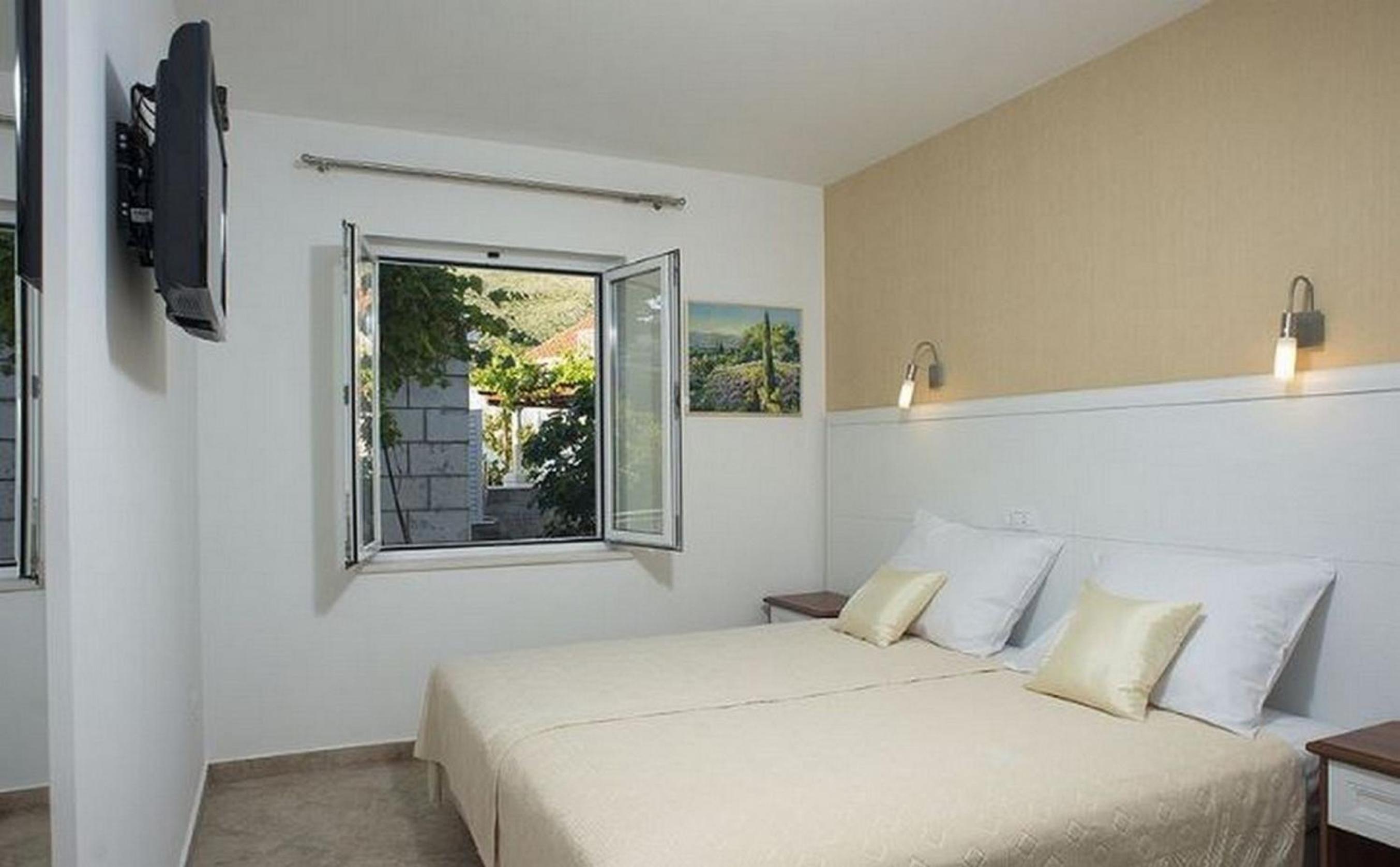 Double or Twin Room photo 1