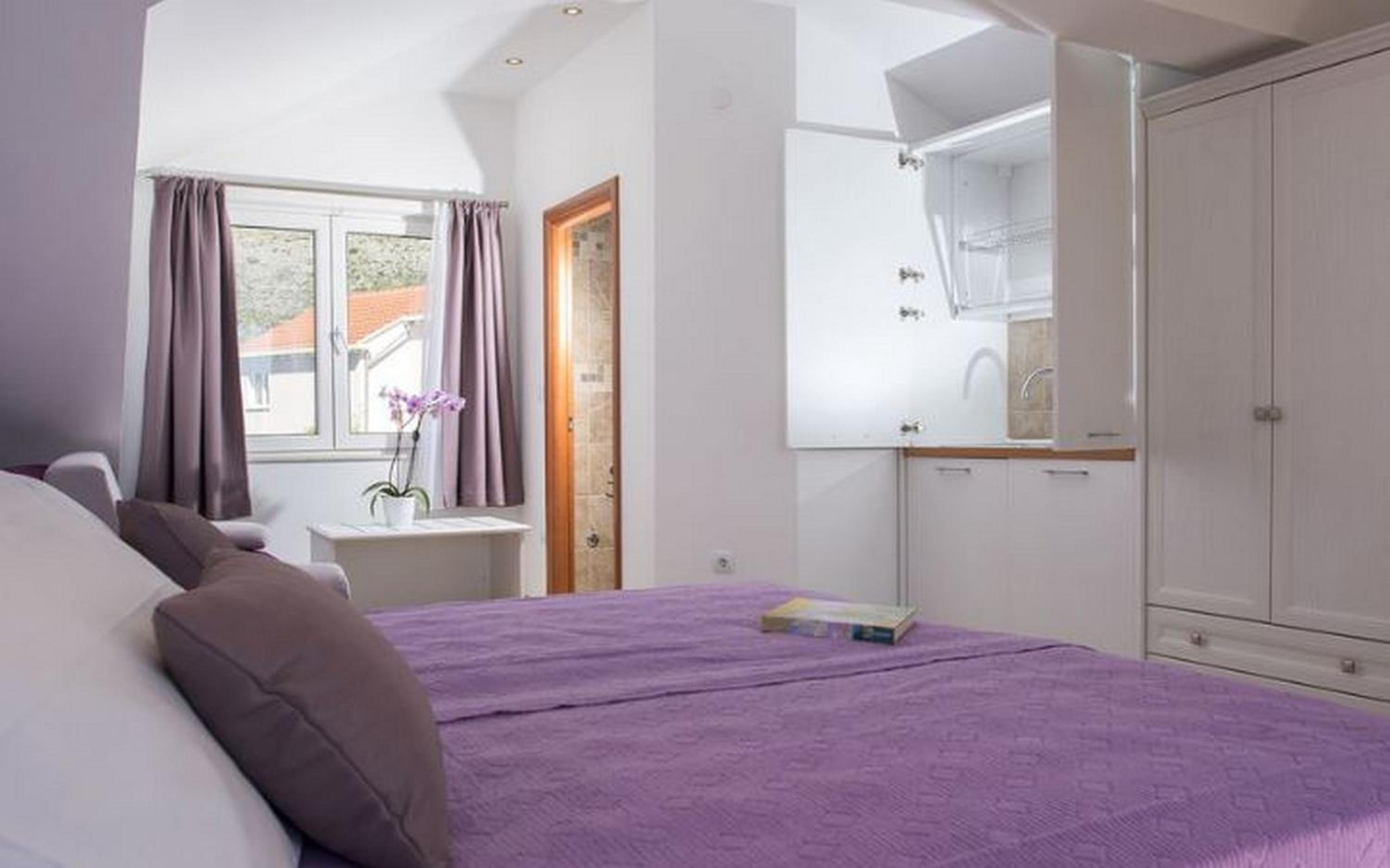 Studio Apartment with Balcony and Sea View photo 3