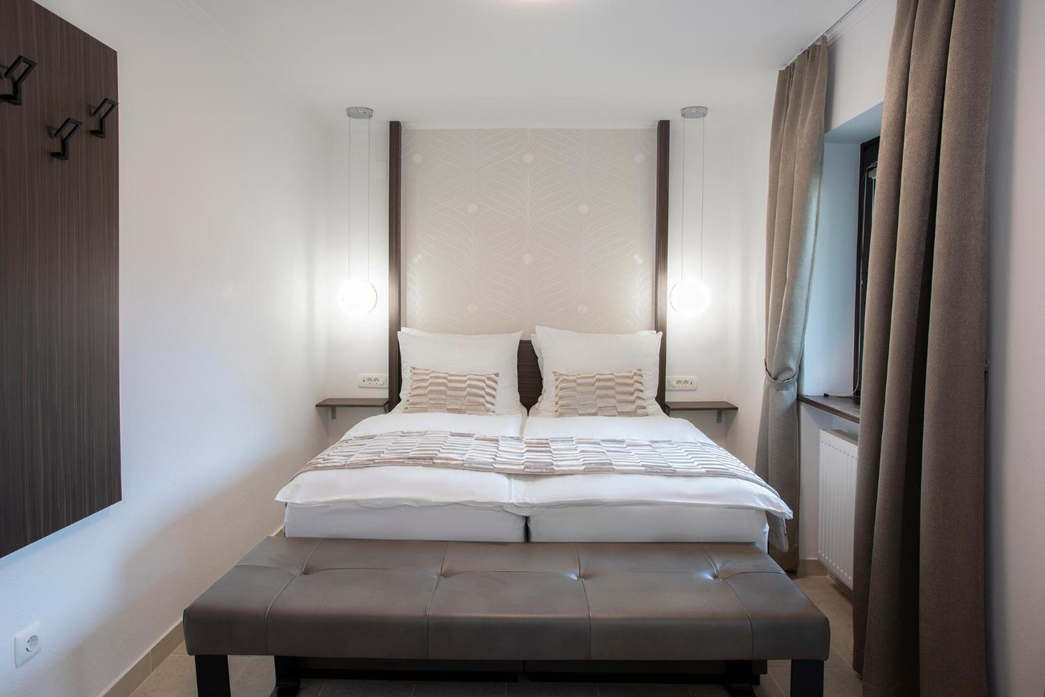 Standard Double Room with Balcony - Photo 5