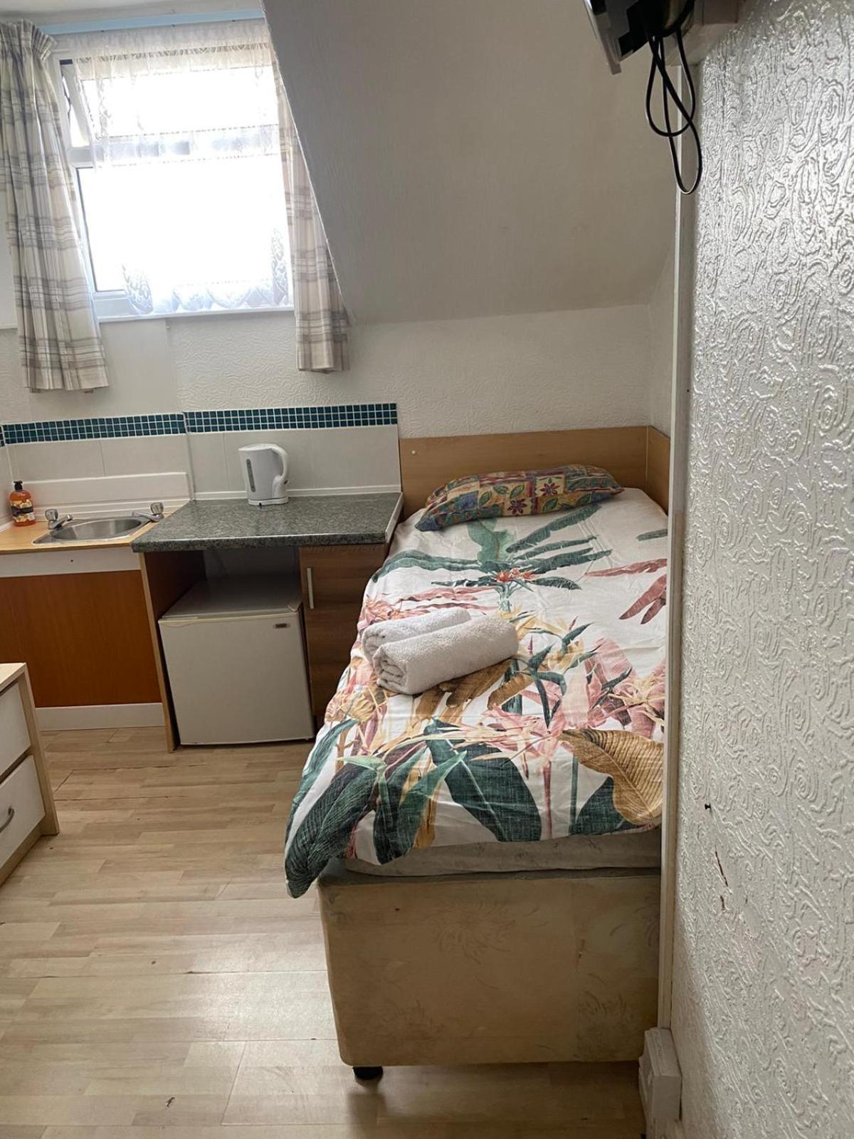 Standard Double Room with Shared Bathroom