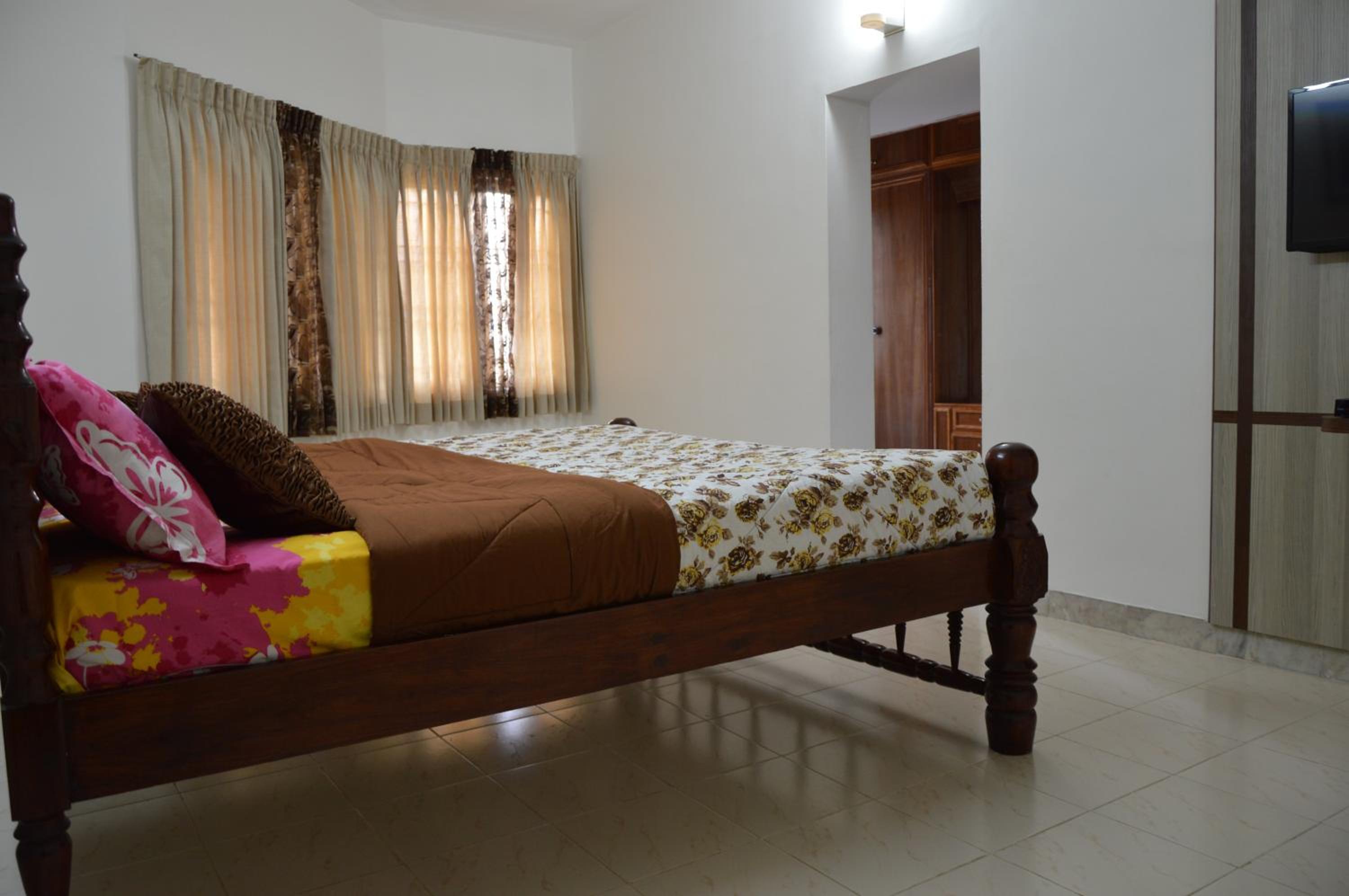 Deluxe Double Room (2 Adults + 1 Child) photo 2