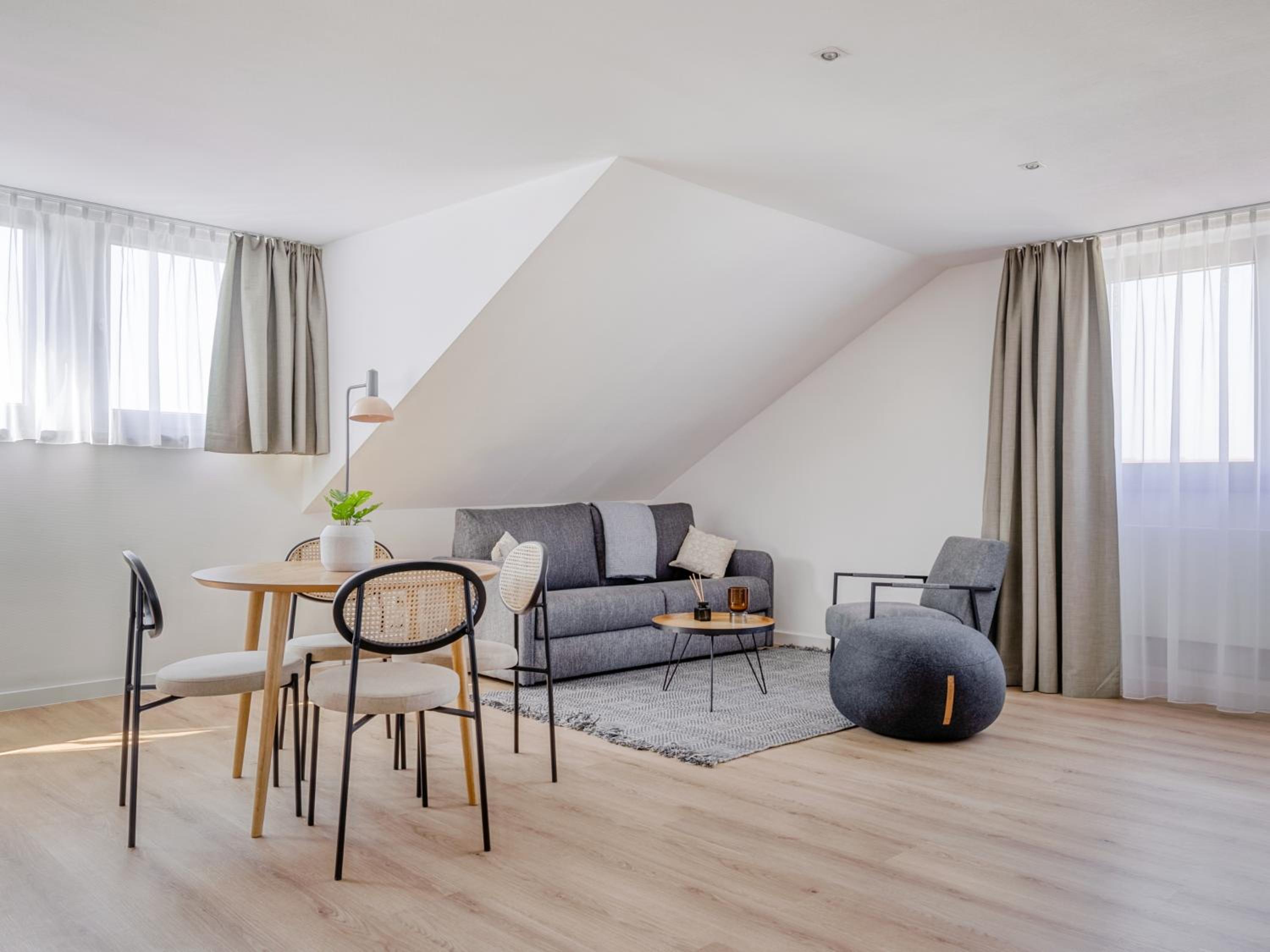 One-Bedroom Suite XL