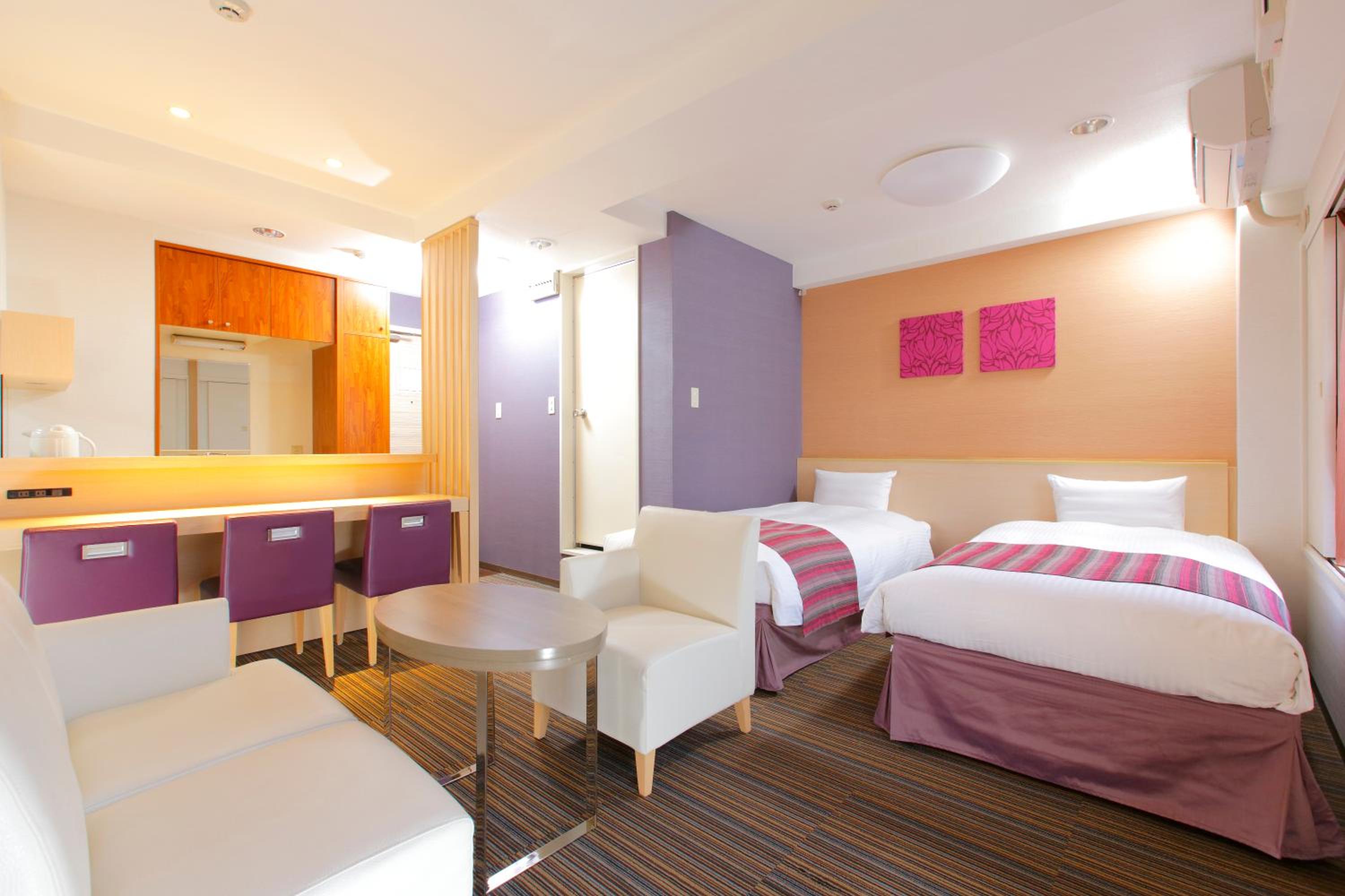Triple Room - Non-Smoking - House Keeping is Optional with Additional Cost photo 3