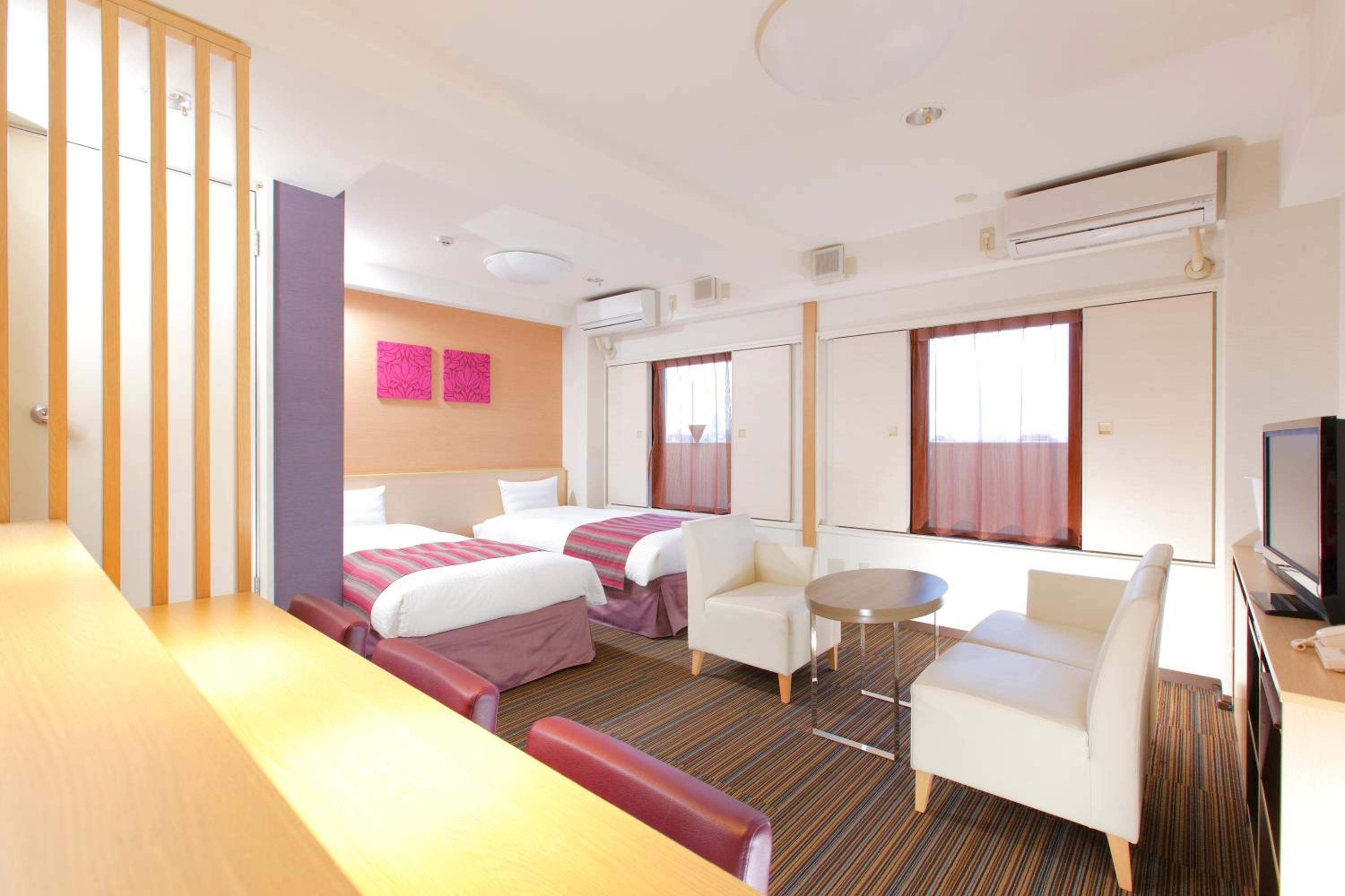 Triple Room - Non-Smoking - House Keeping is Optional with Additional Cost photo 1