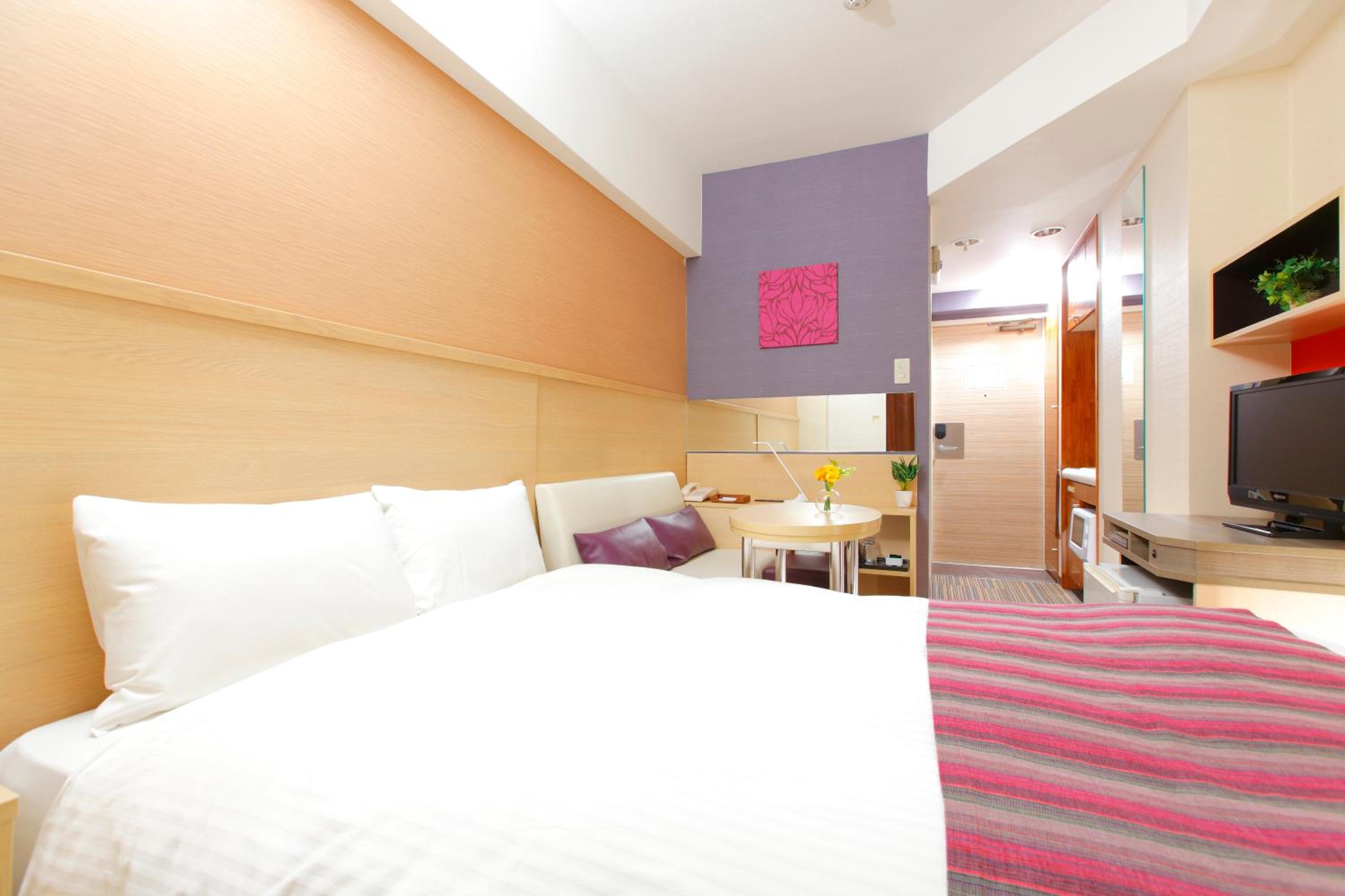 Superior Double Room with Small Double Bed - Smoking - House Keeping is Optional with Additional Cost photo 2