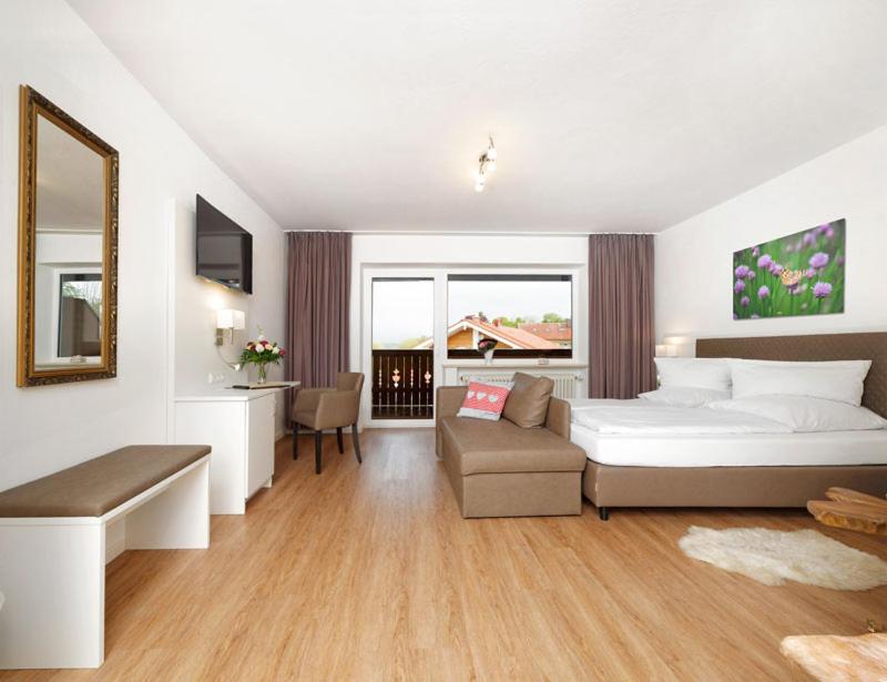 Comfort Double Room with Balcony and Lake View