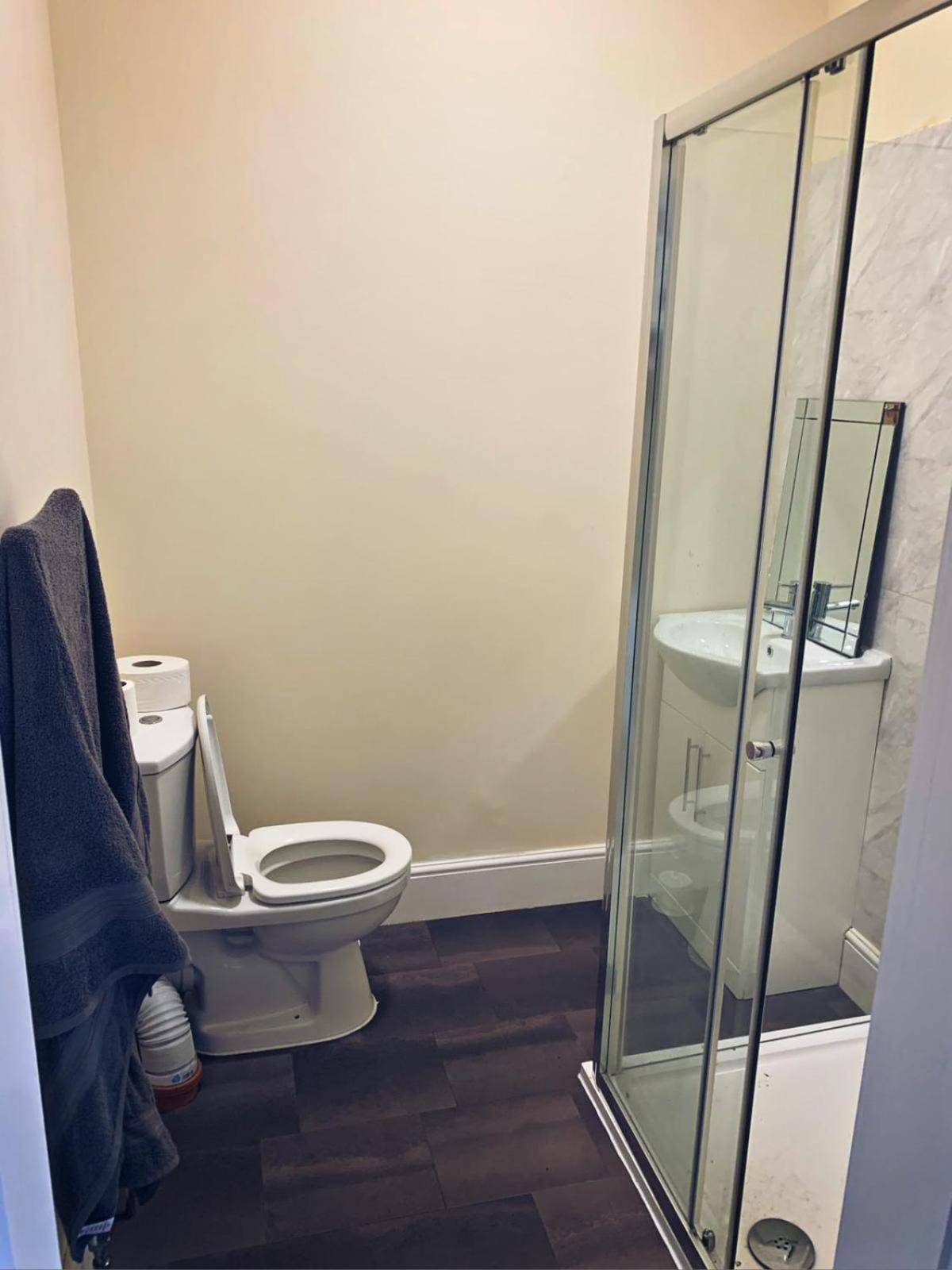 Deluxe Double Room with Shower - Photo 6