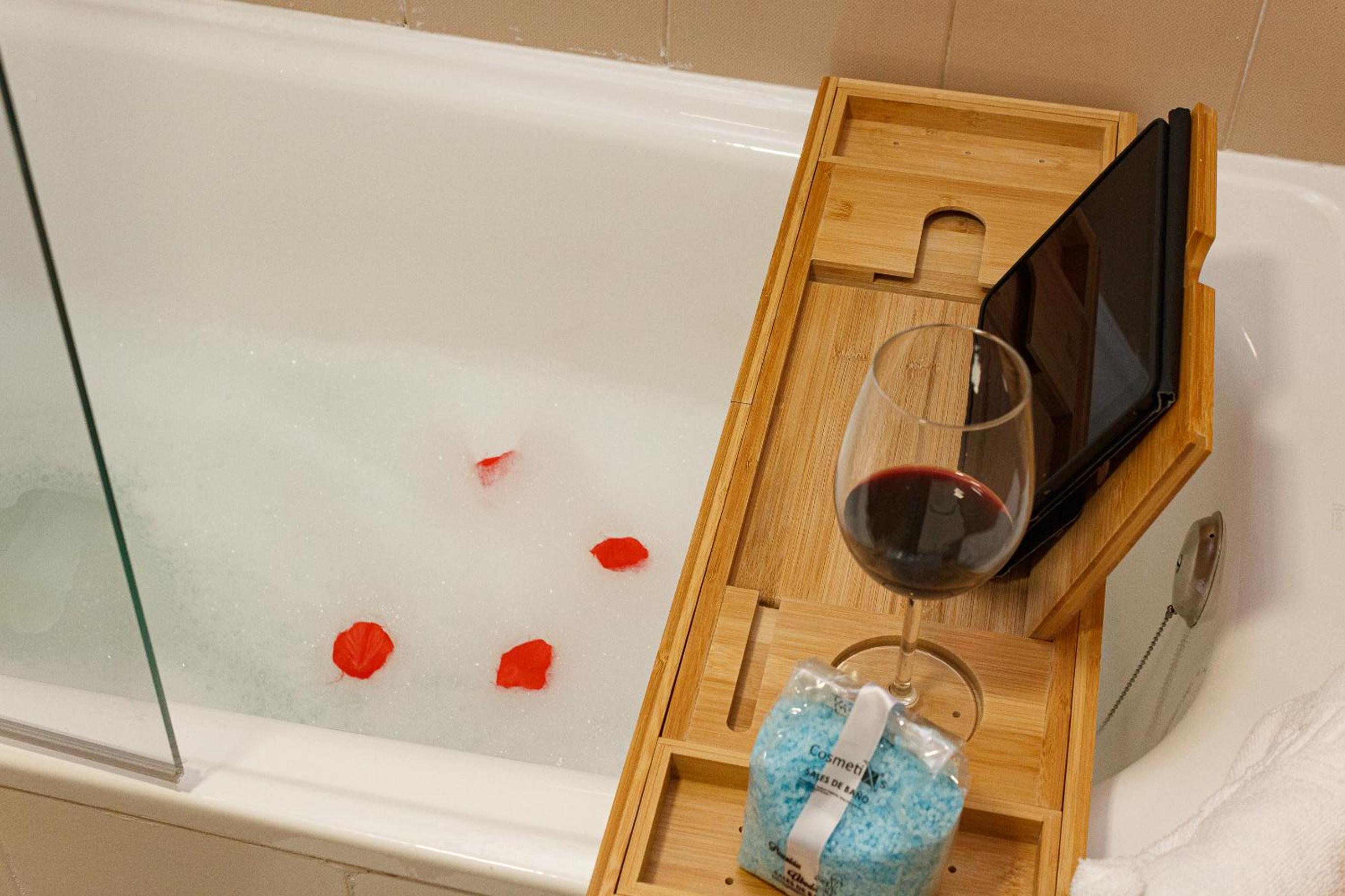 Deluxe Double Room with Bath photo 3
