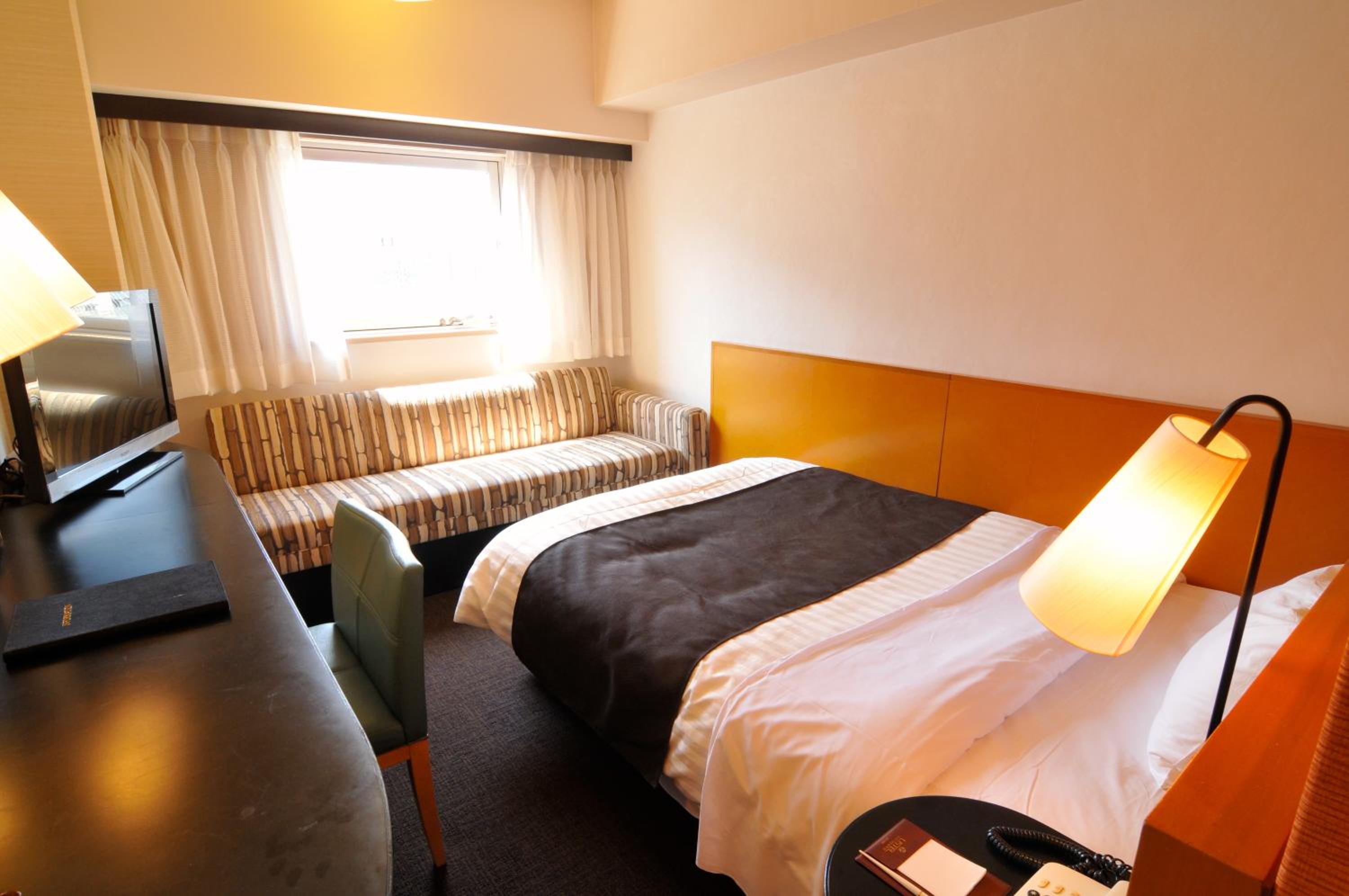 Small Double Room - Smoking