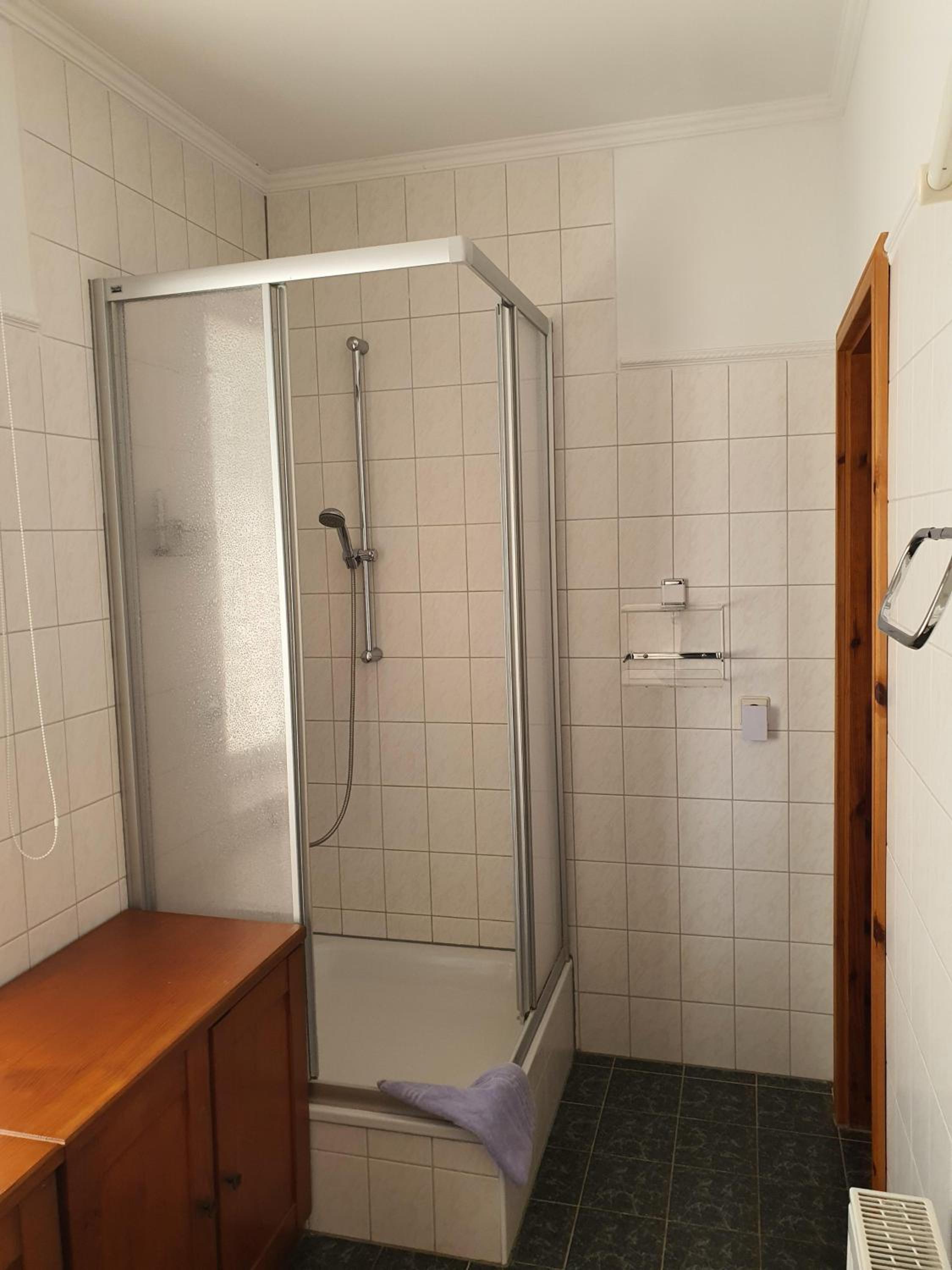 Family Room with Private Bathroom photo 3