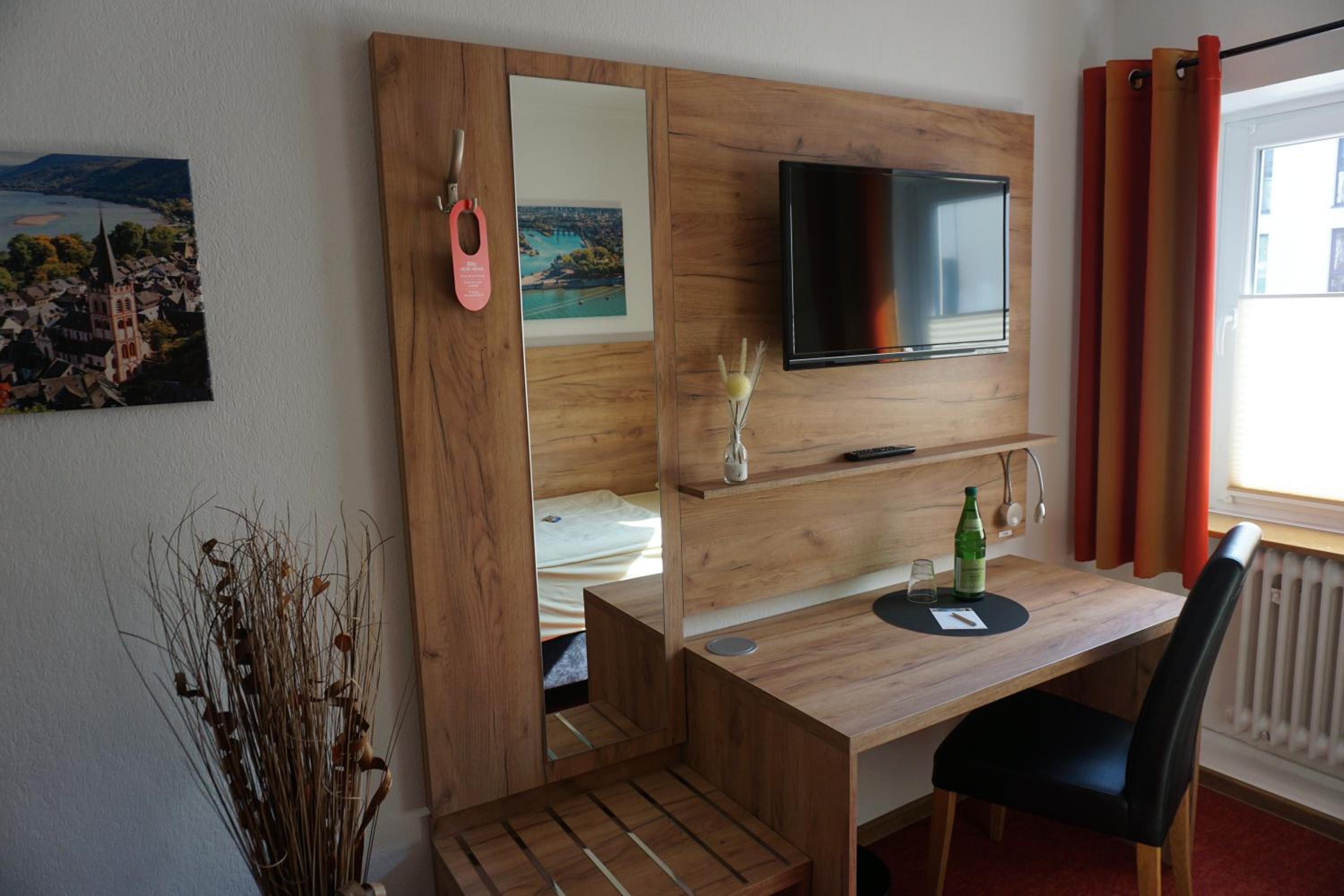 Single Room with Shared Bathroom photo 3