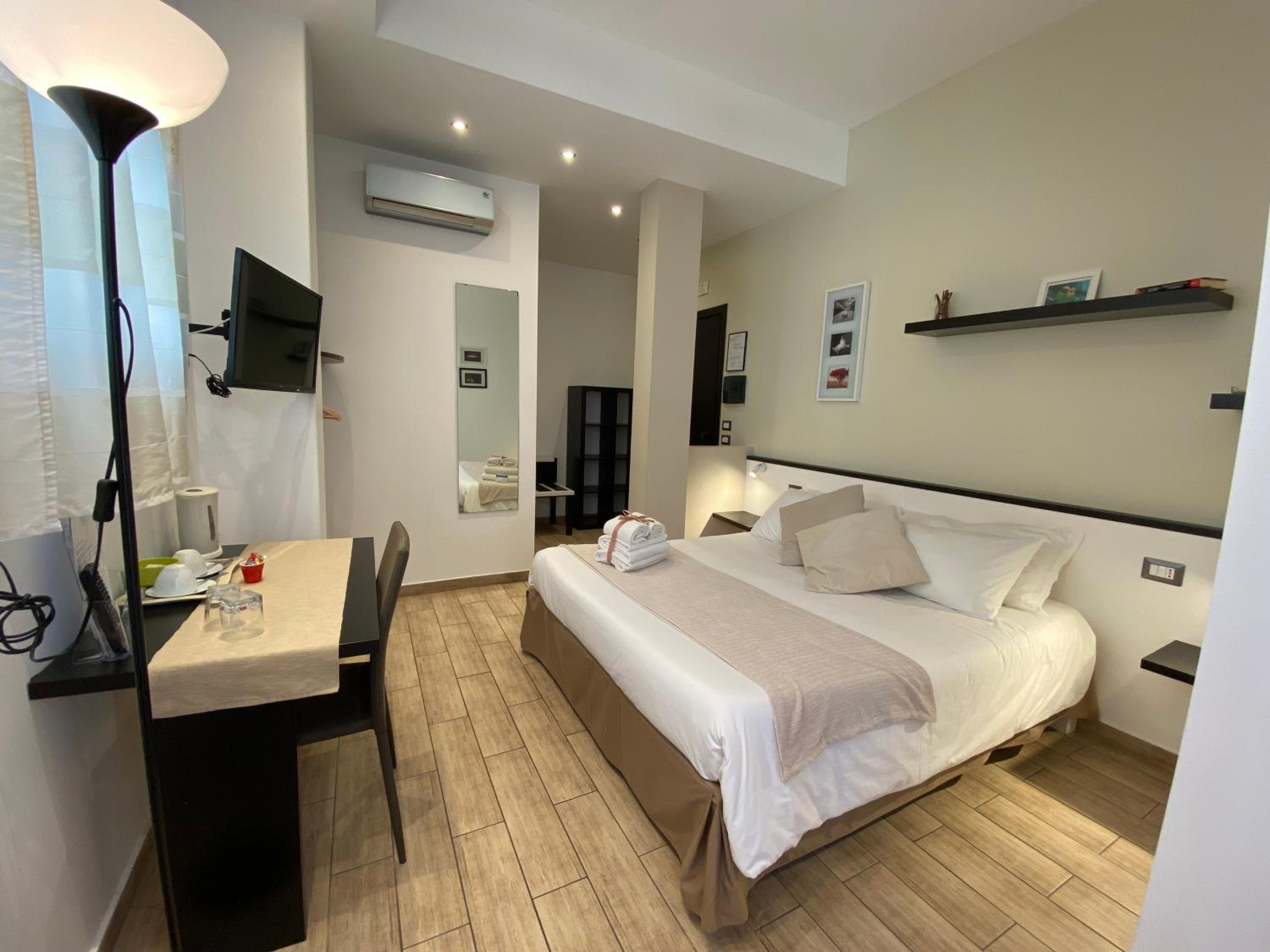 Economy Double Room photo 3