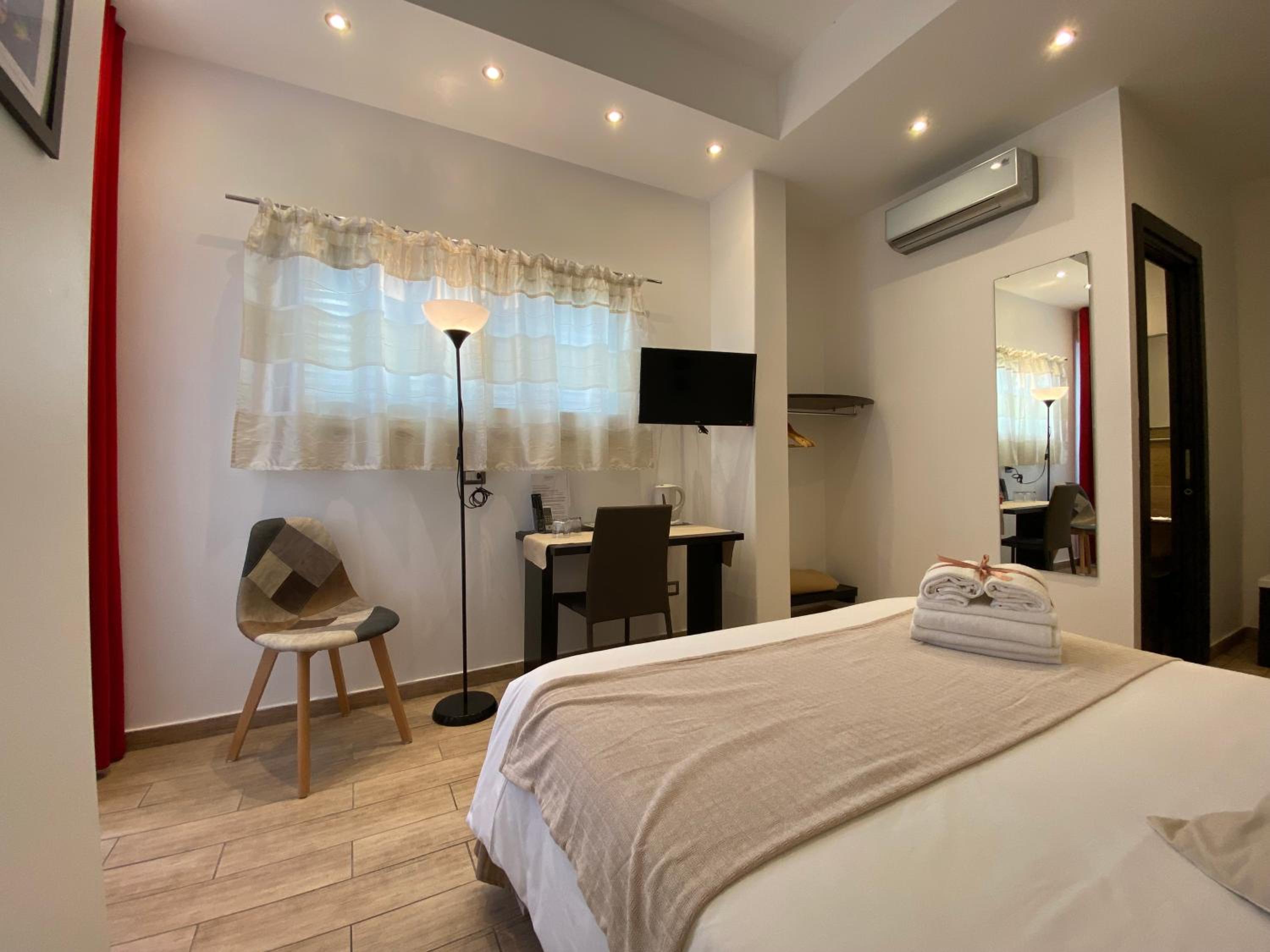 Economy Double Room photo 2