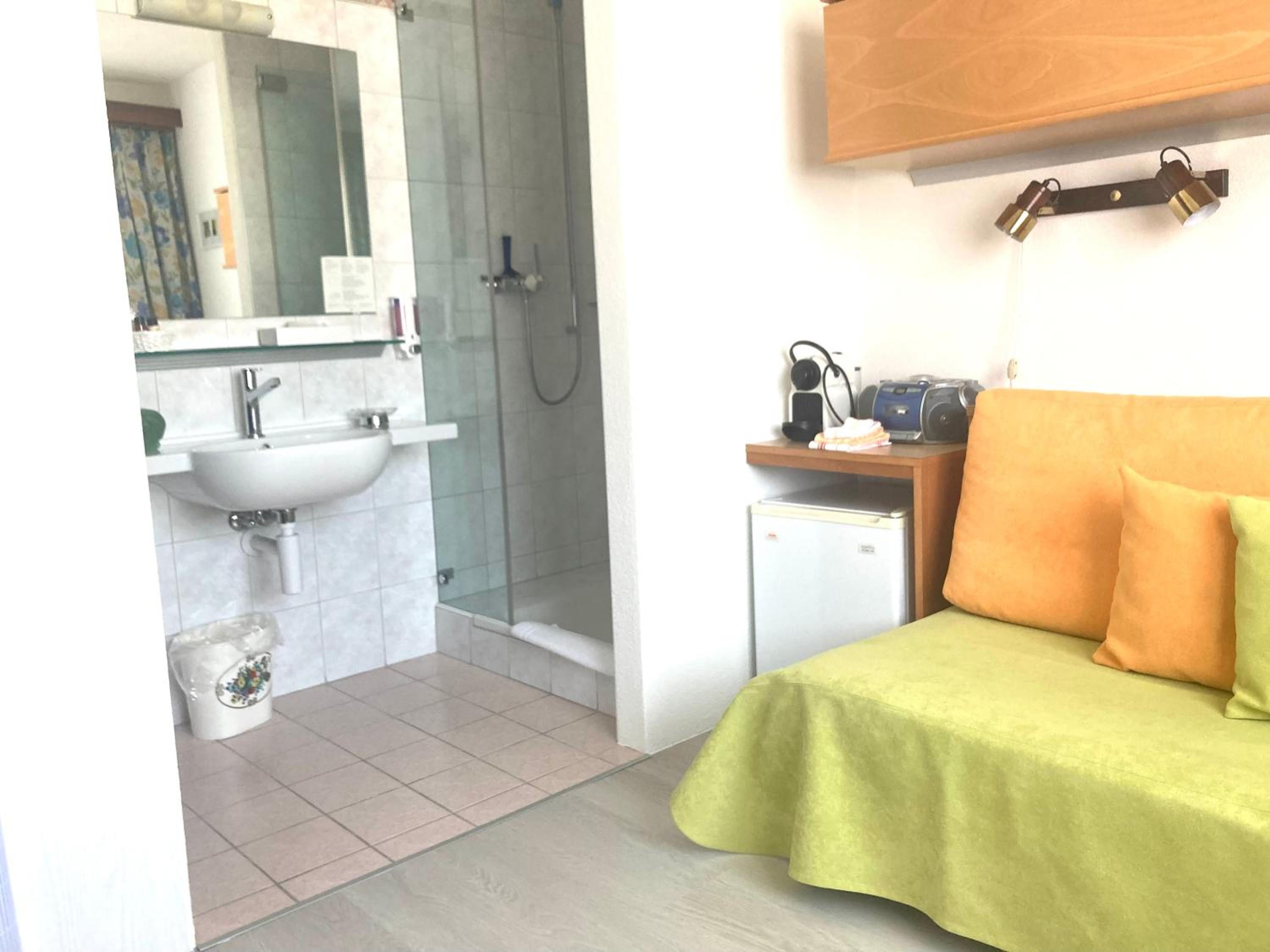 Economy Double Room photo 2