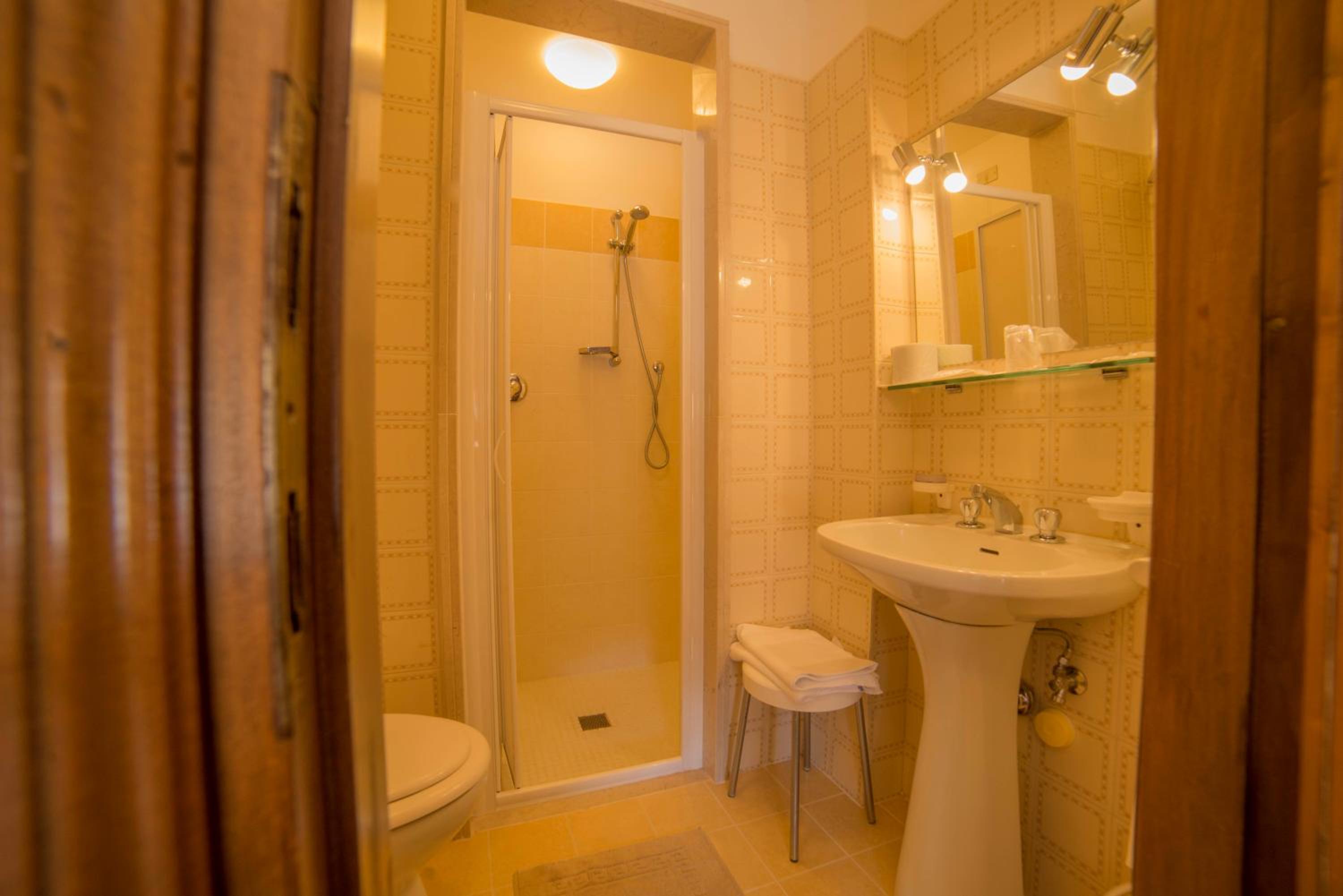 Double or Twin Room with Balcony photo 2
