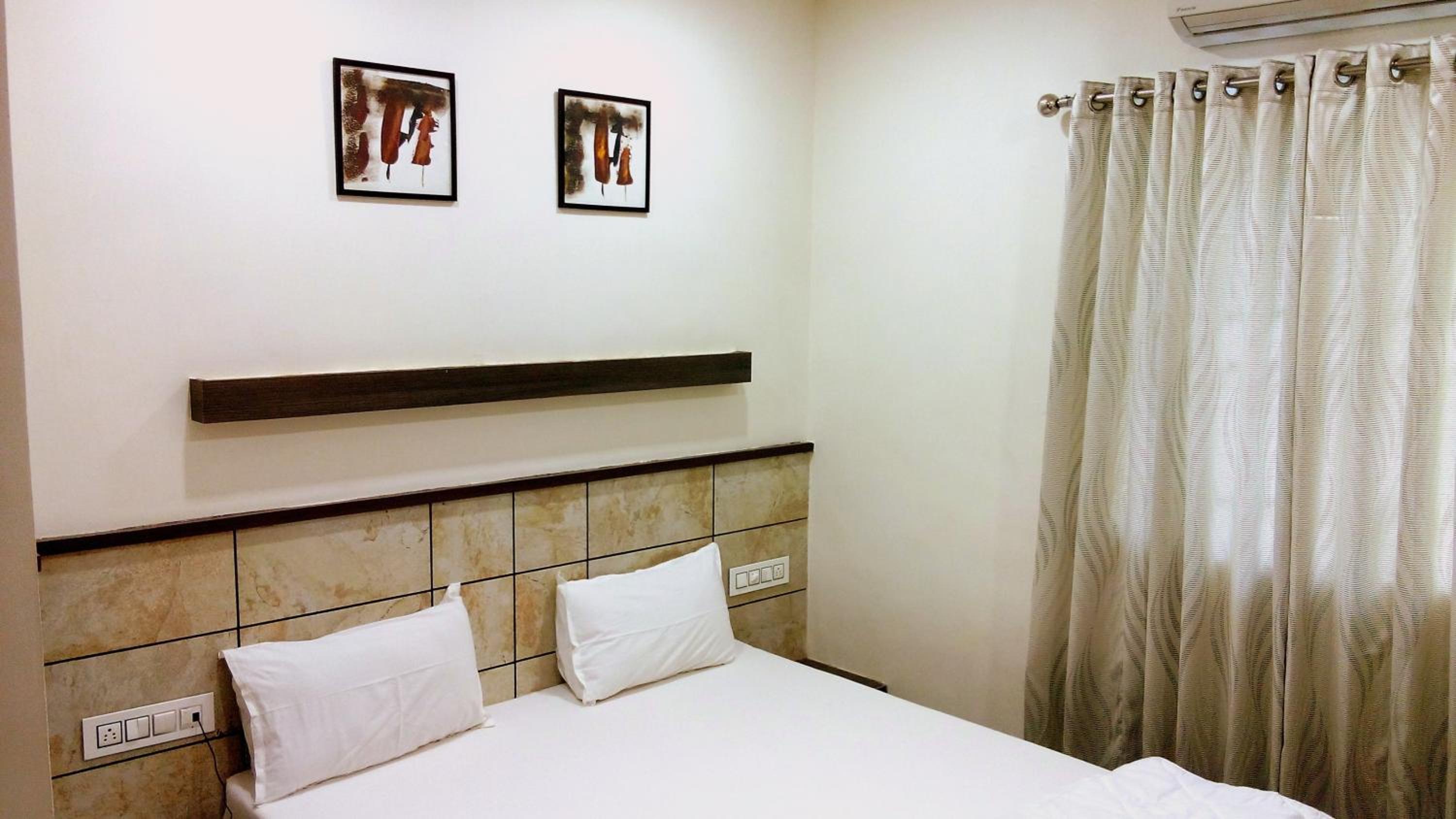 Standard Double or Twin Room - Photo 13