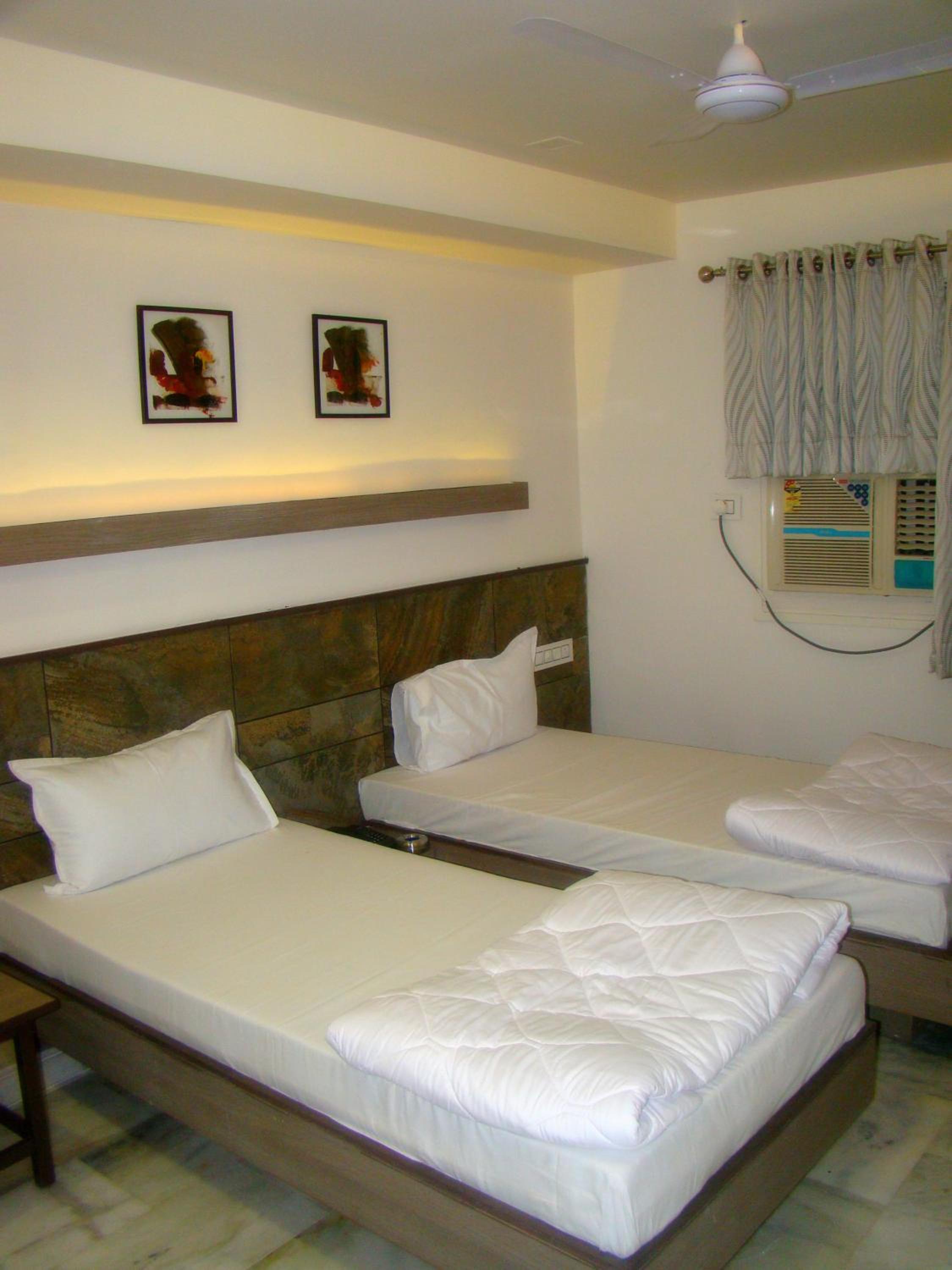 Standard Double or Twin Room - Photo 16
