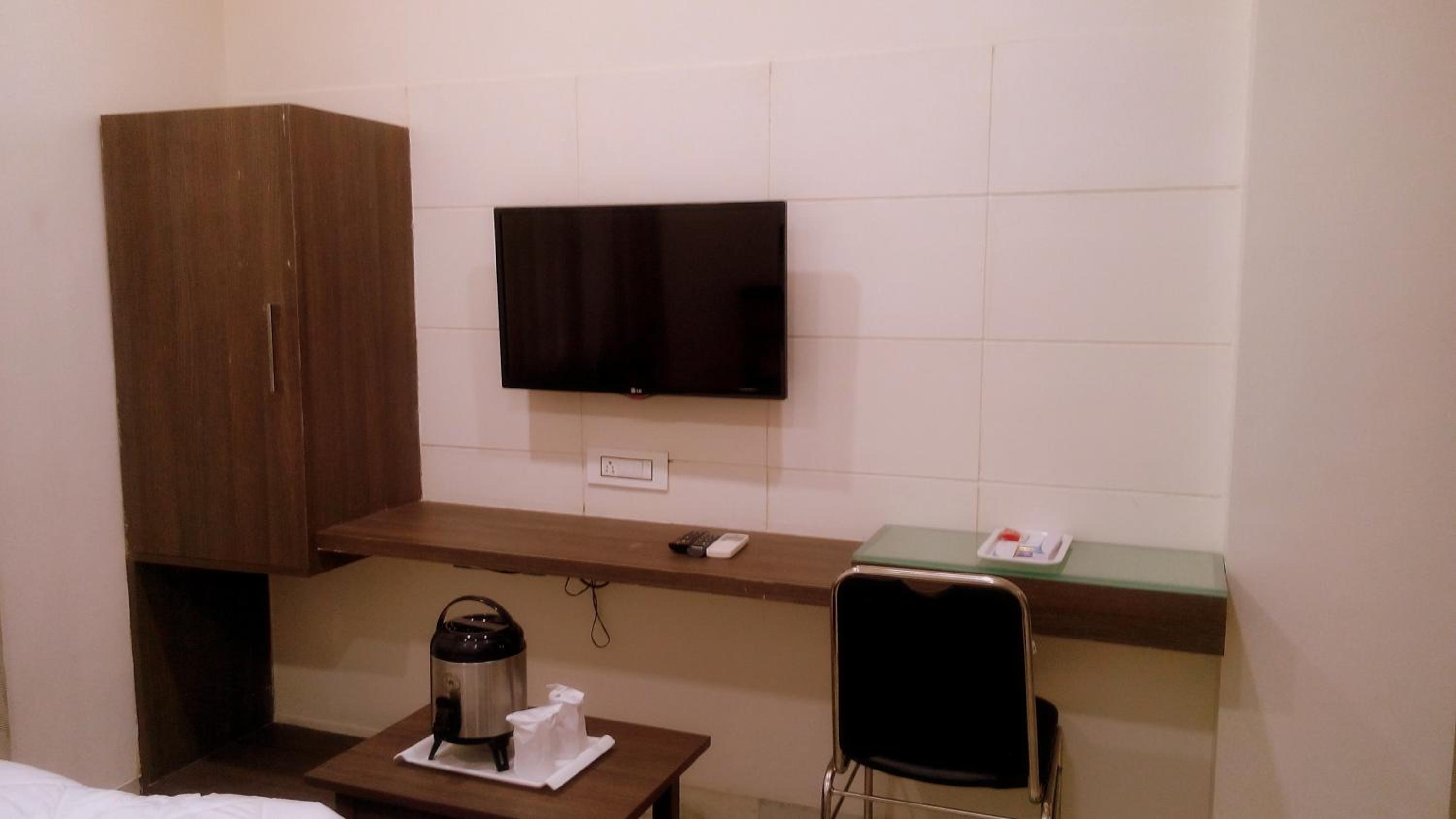 Standard Double or Twin Room - Photo 14