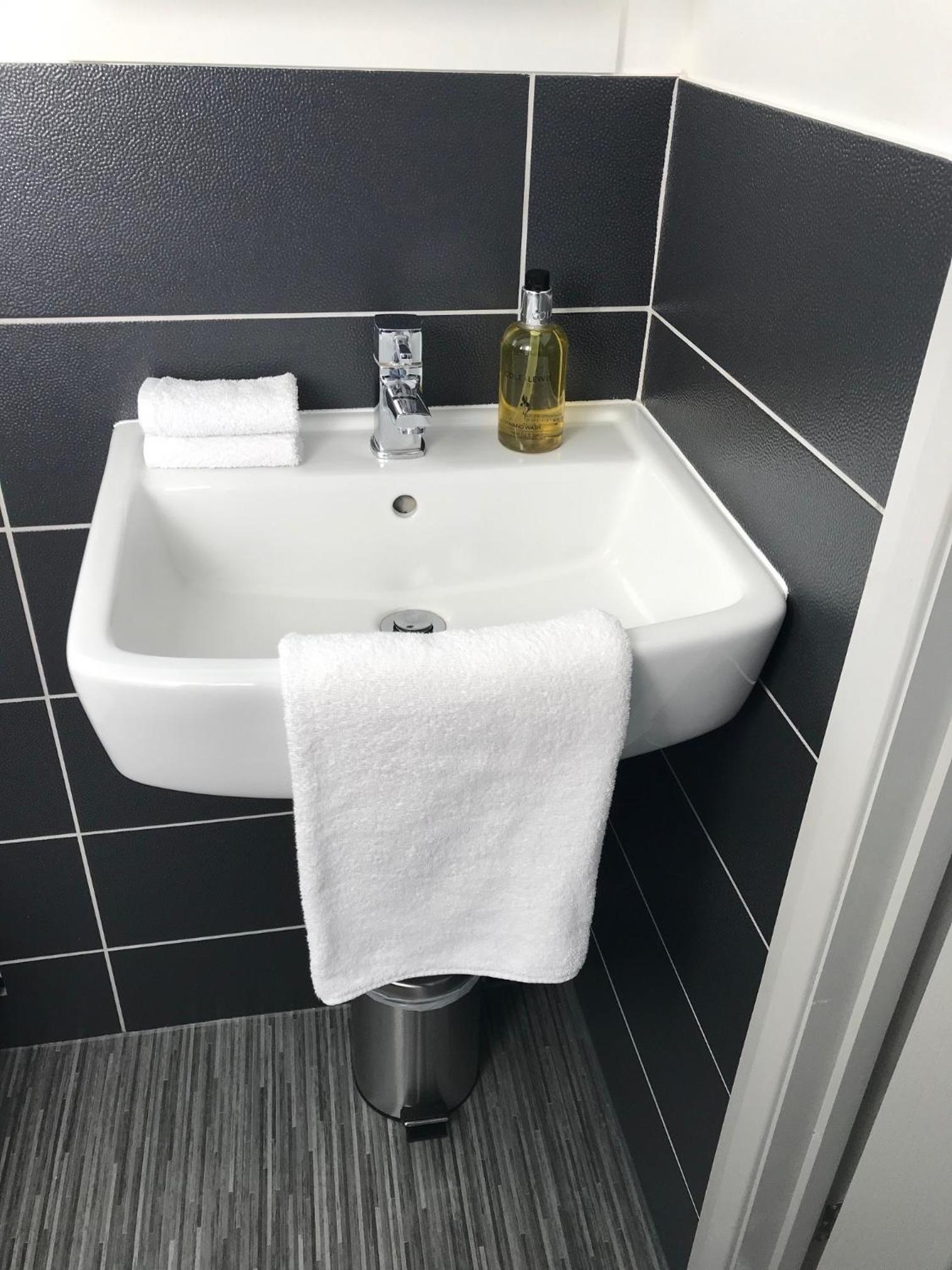 Budget Double Room photo 2