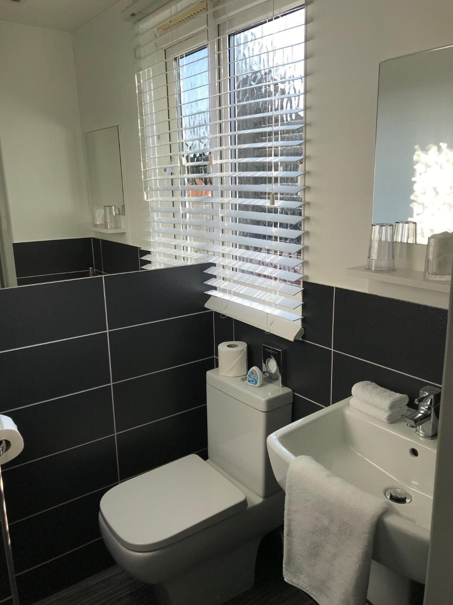 Budget Double Room photo 3