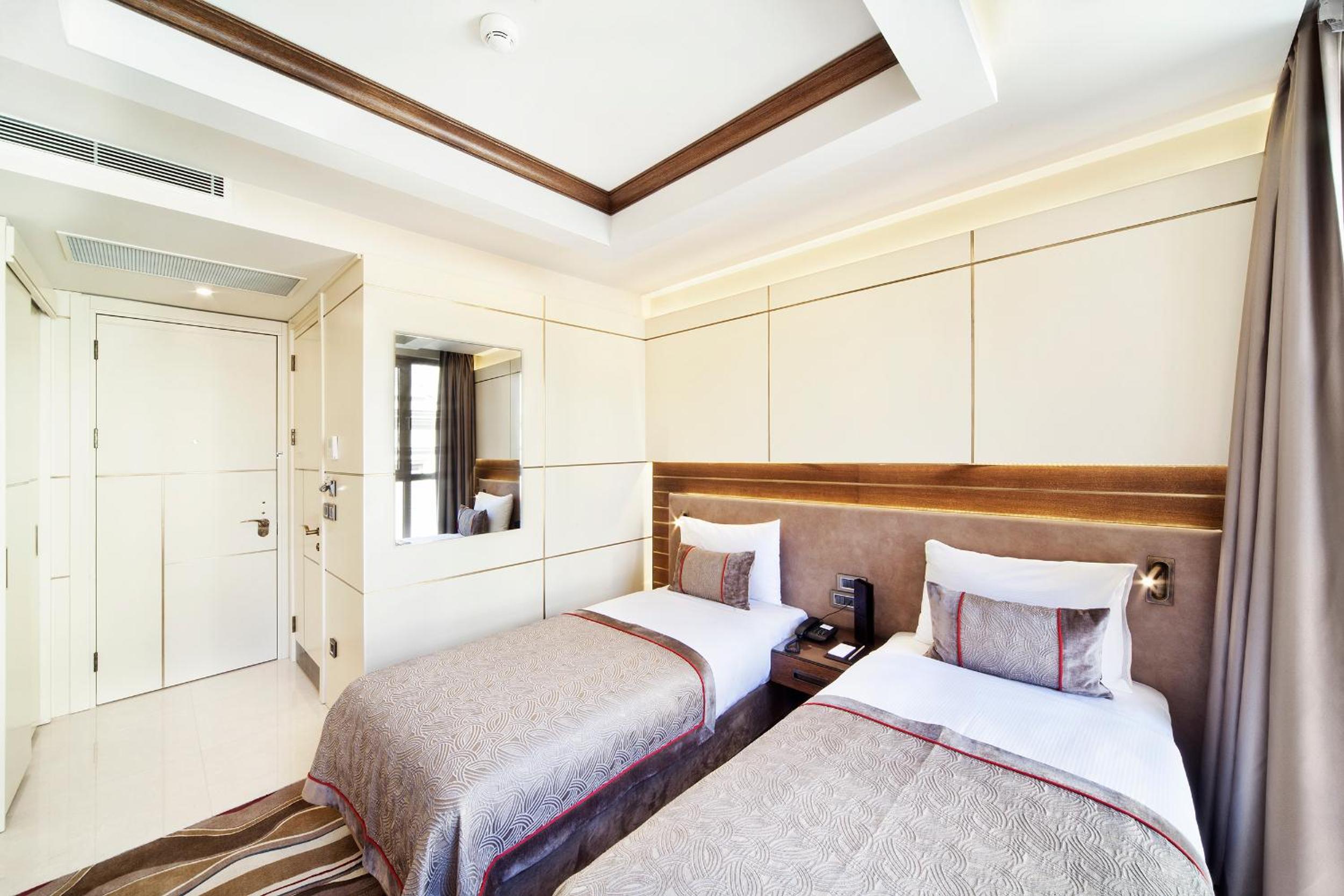 Superior Double or Twin Room photo 3